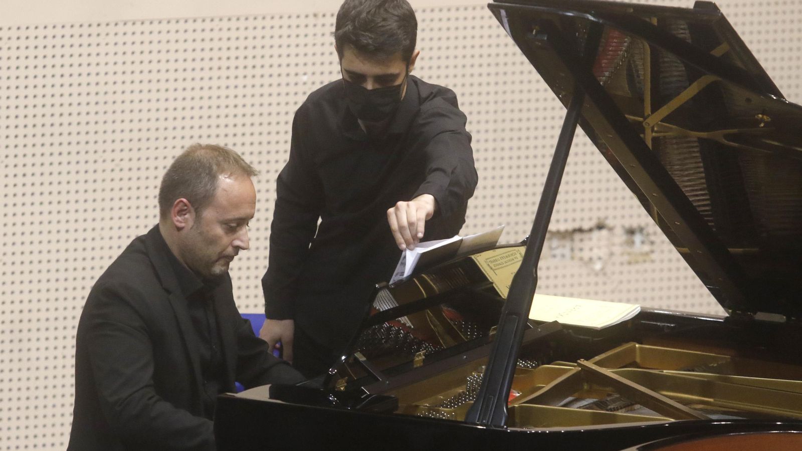 Óscar Martín durante el concierto en Córdoba.