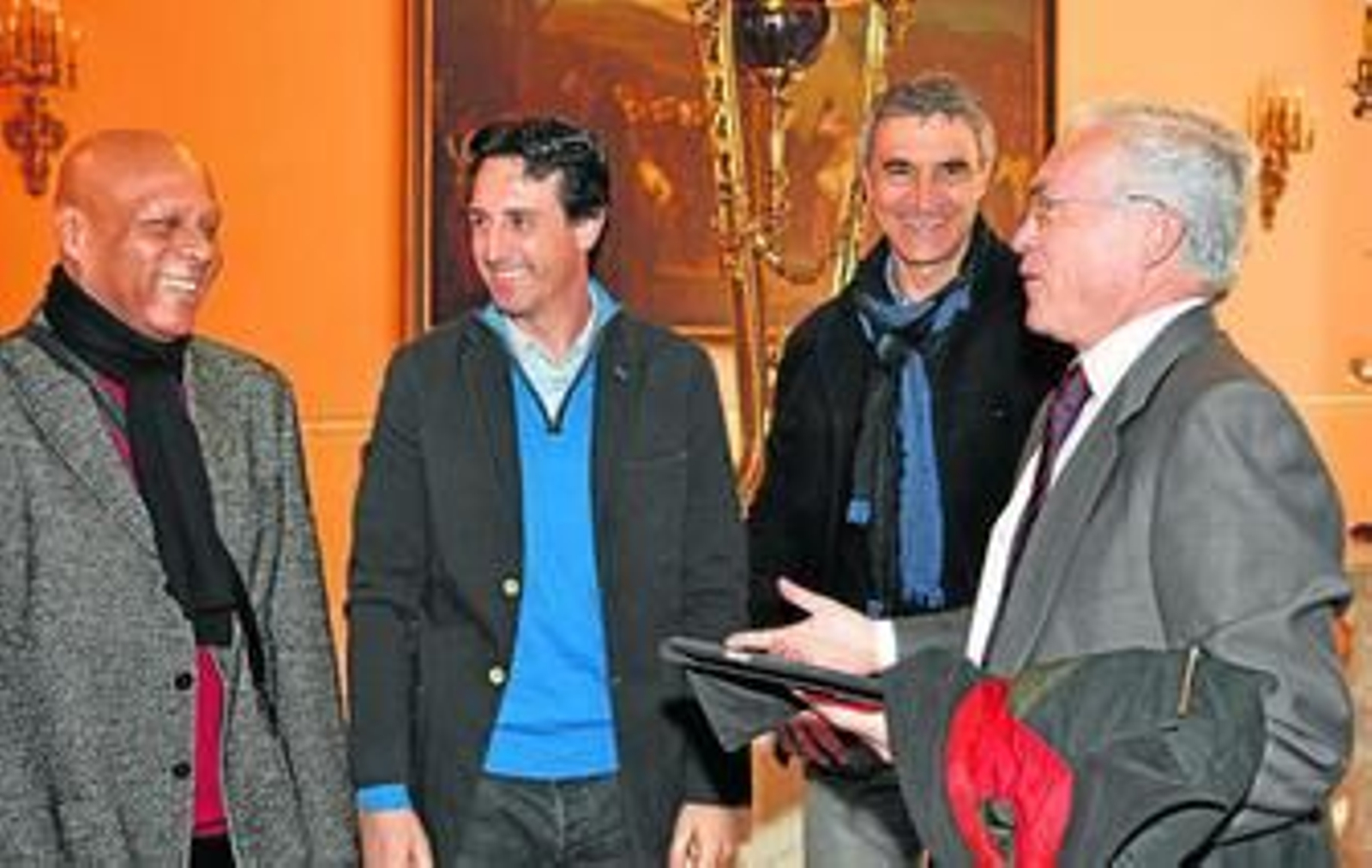 Pintinho, Emery, Álvarez y Paco G. Caridad, en el Ayuntamiento de Sevilla.
