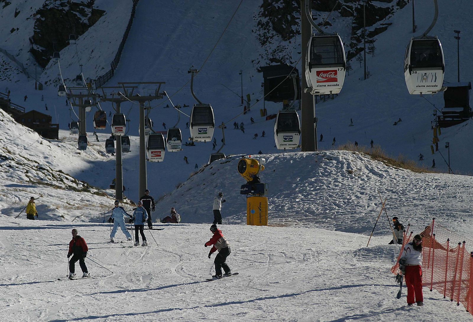 Modernización de remontes, como el telecabina Al Andalus, que se acaba de renovar