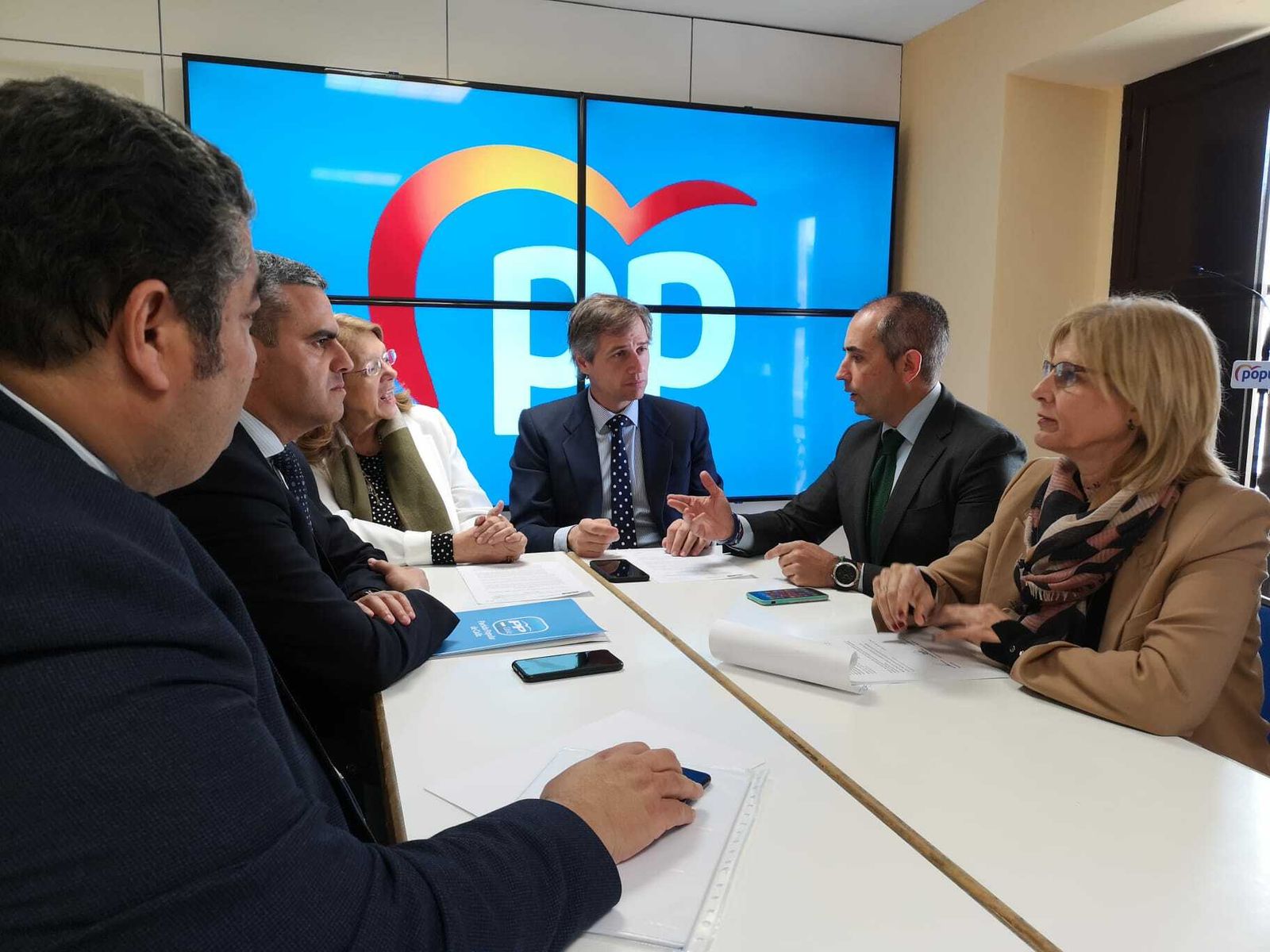 Un momento de la reunión celebrada en la sede del PP.