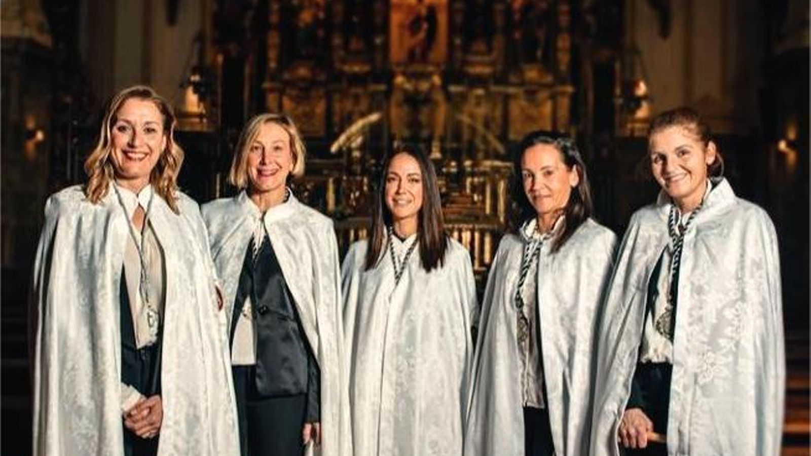 Como miembro de la Hermandad Santa Marta.