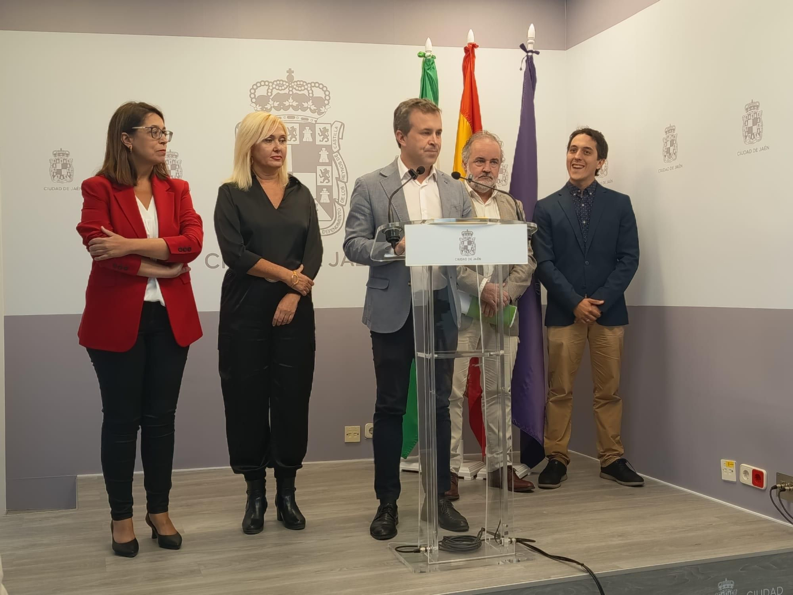 África Colomo, María Espejo, Julio Millán, Francisco Lechuga y Luis García en rueda de prensa.