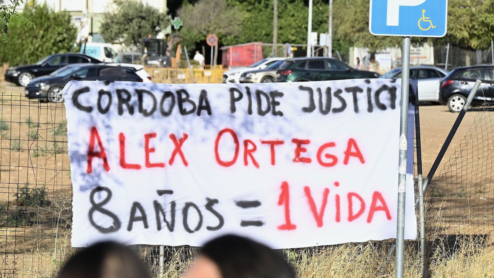La concentración en apoyo a la familia de Alex en la Ciudad de la Justicia.