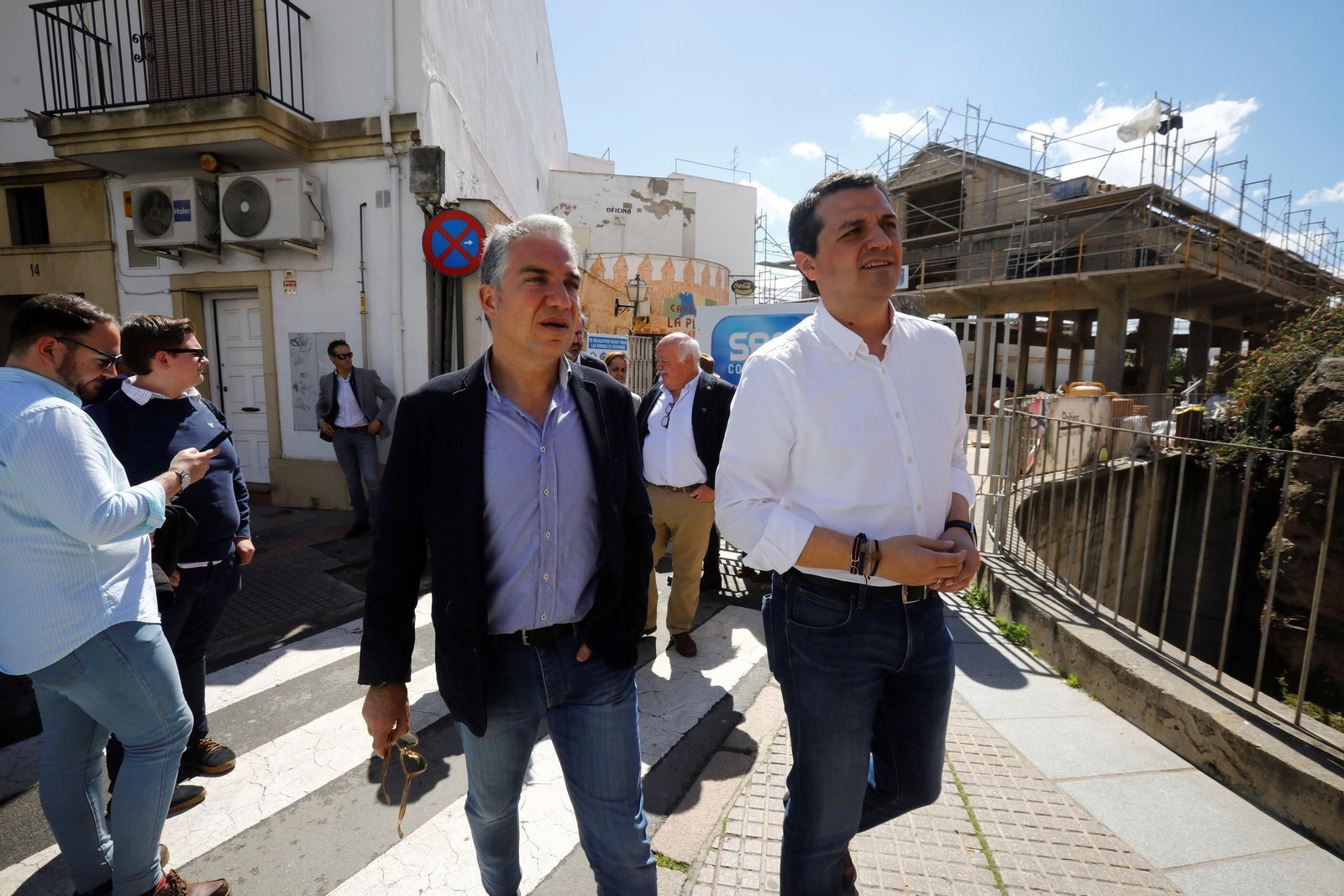 Elías Bendodo y el alcalde de Córdoba, José María Bellido.