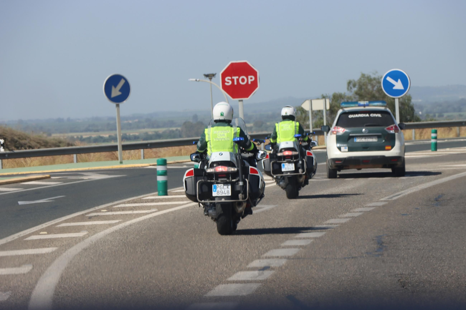 Agentes de la Guardia Civil de Tráfico.