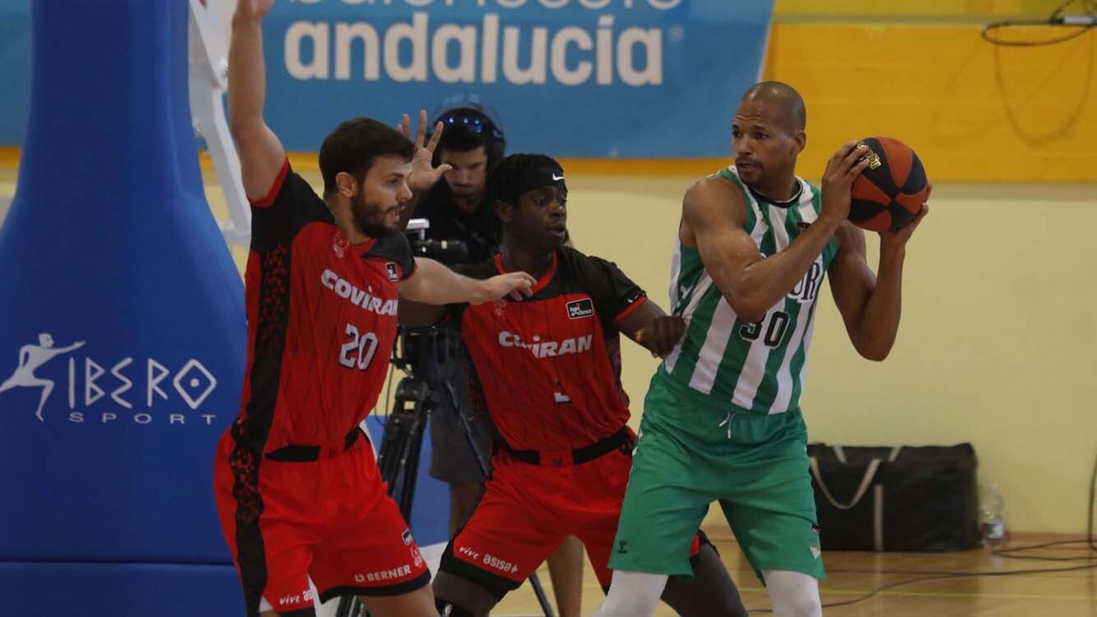 Las fotos de Real Betis - Fundación Granada en la Línea