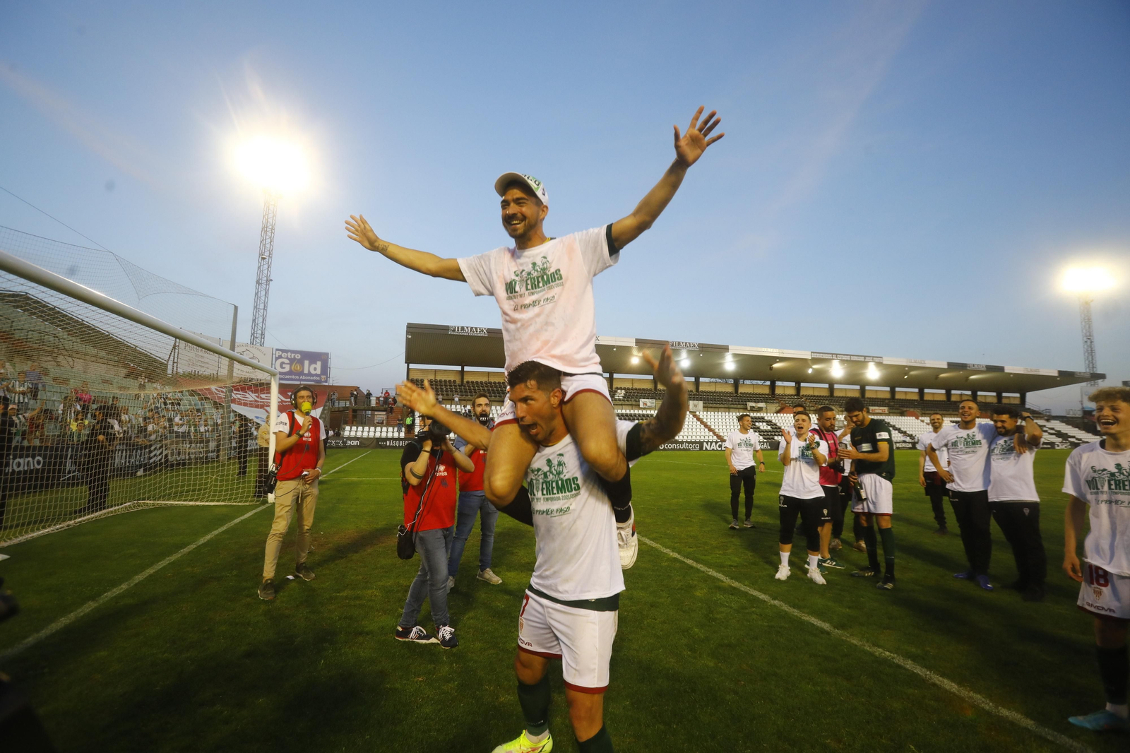 Las imágenes de la fiesta del ascenso del Córdoba CF en Mérida