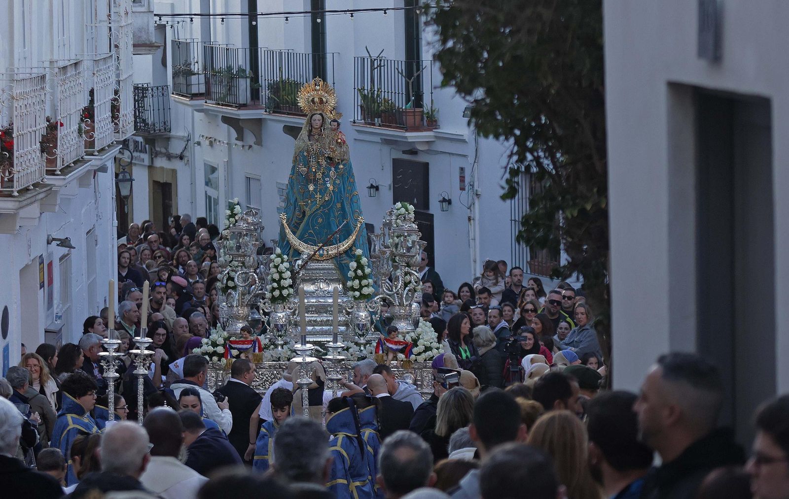 Fotos de la procesión conmemorativa del 275 aniversario del patronazgo de la Virgen de la Luz en Tarifa