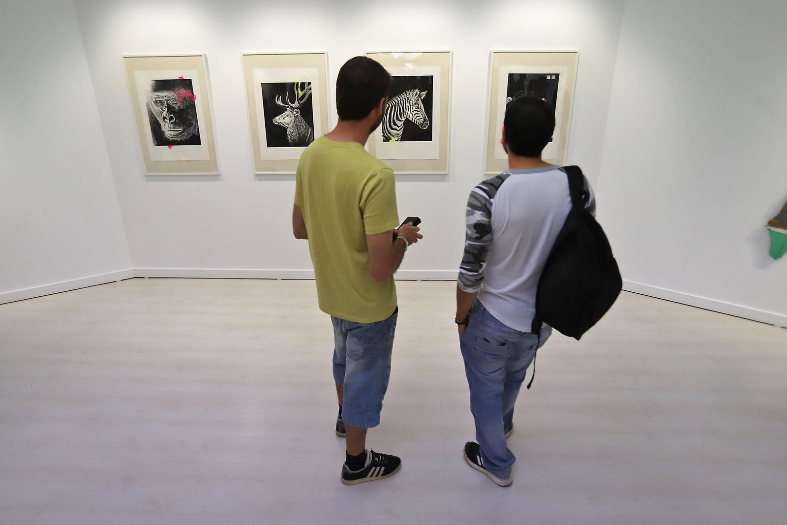 Imágenes de la exposición del artista onubense Wild Welva titulada 'El adiós, el comienzo y todo lo demás'.