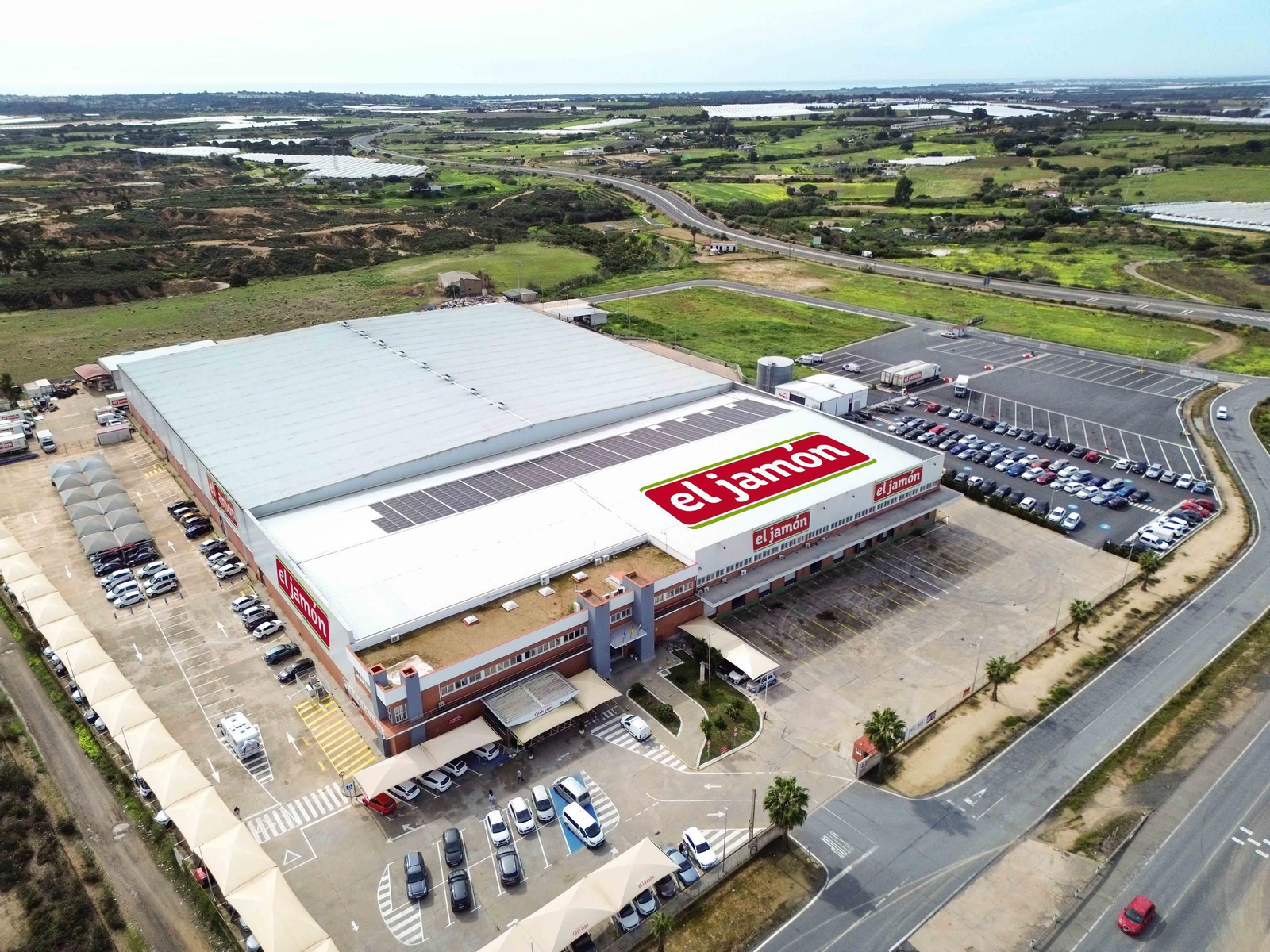 Uno de los centros de supermercados El Jamón.