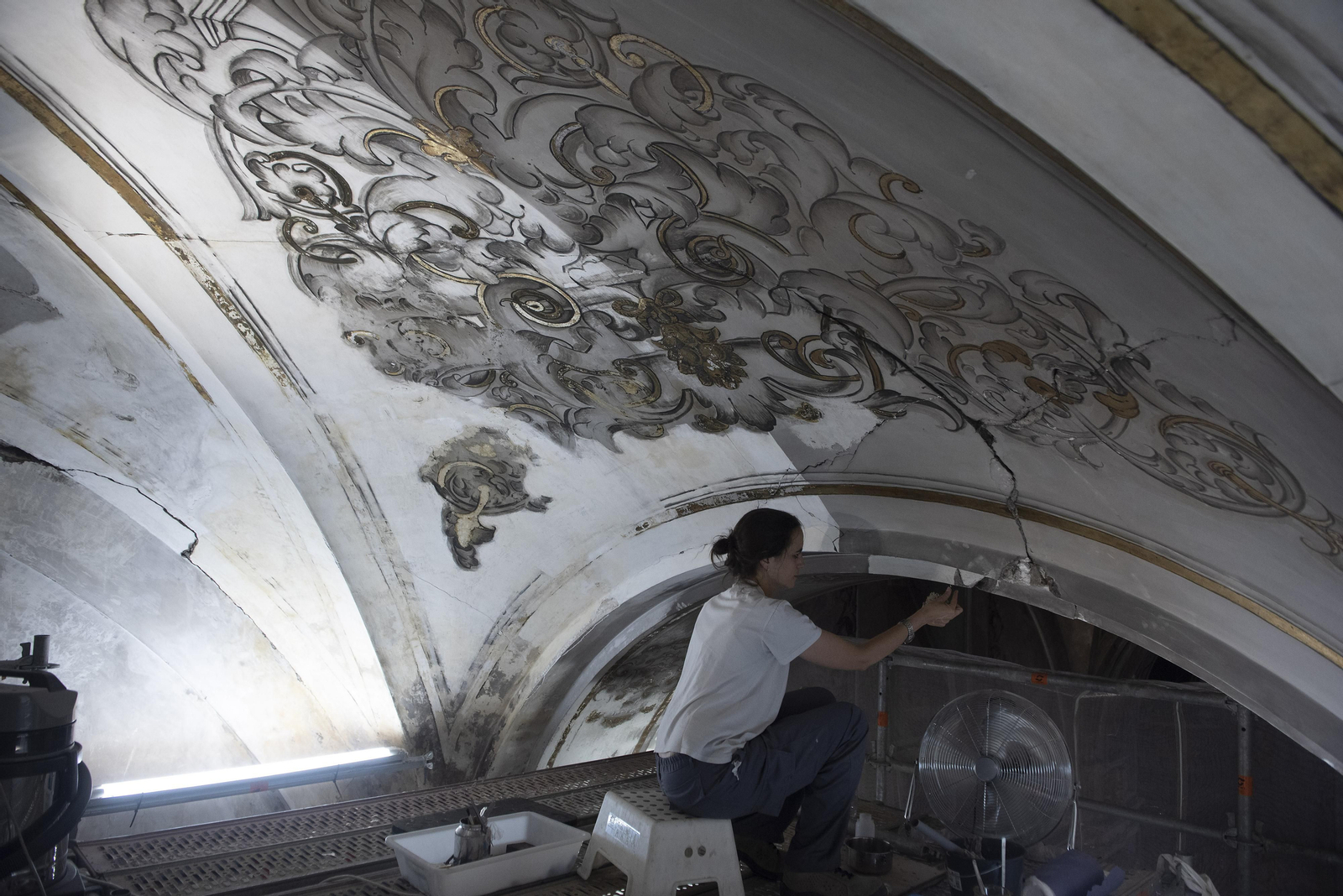 Todas las imágenes de la restauración de las pinturas en la Parroquia de la Magdalena