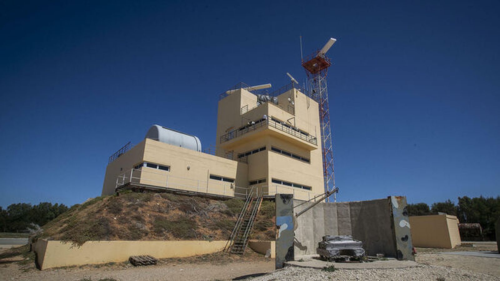 La torre de control del Centro de Ensayos de Torregorda.