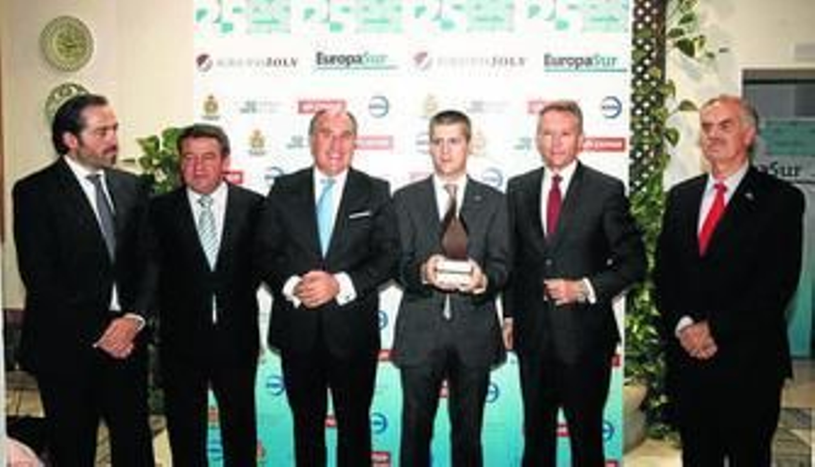 Alberto Grimaldi, José Loaiza, José Ignacio Landaluce, Javier Gil, José Joly y Julio Berzosa, tras la entrega del galardón.