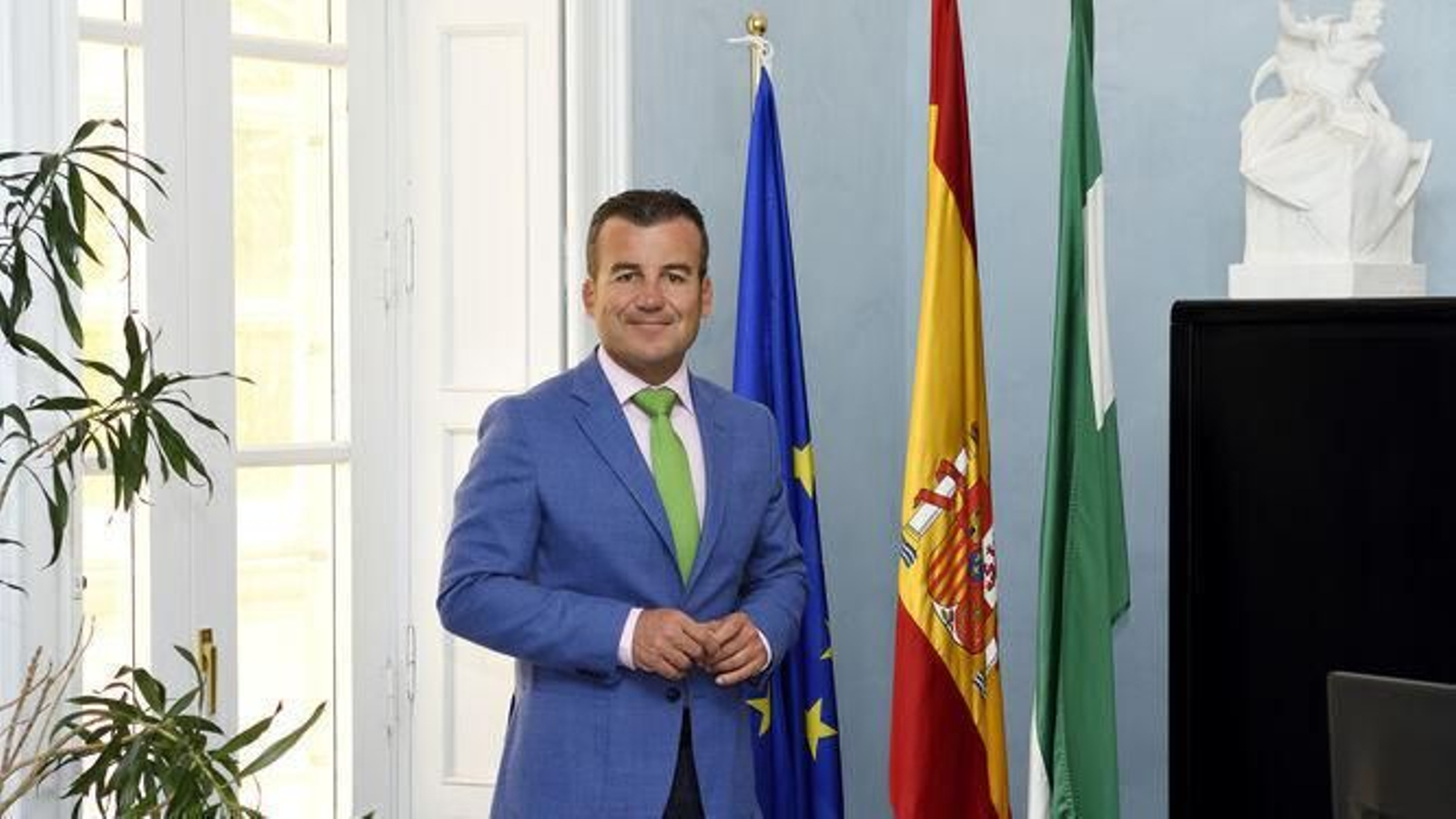 Salvador Hernández.