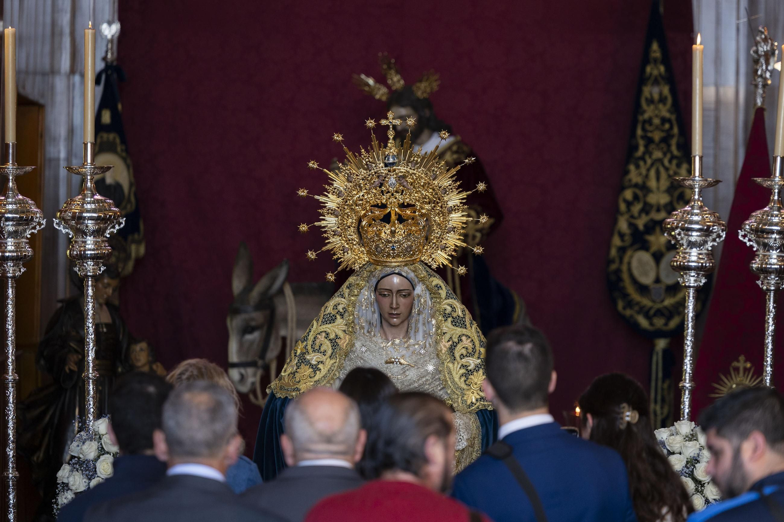 Imágenes del pregón de Semana Santa y besamanos en San Fernando el Domingo de Pasión