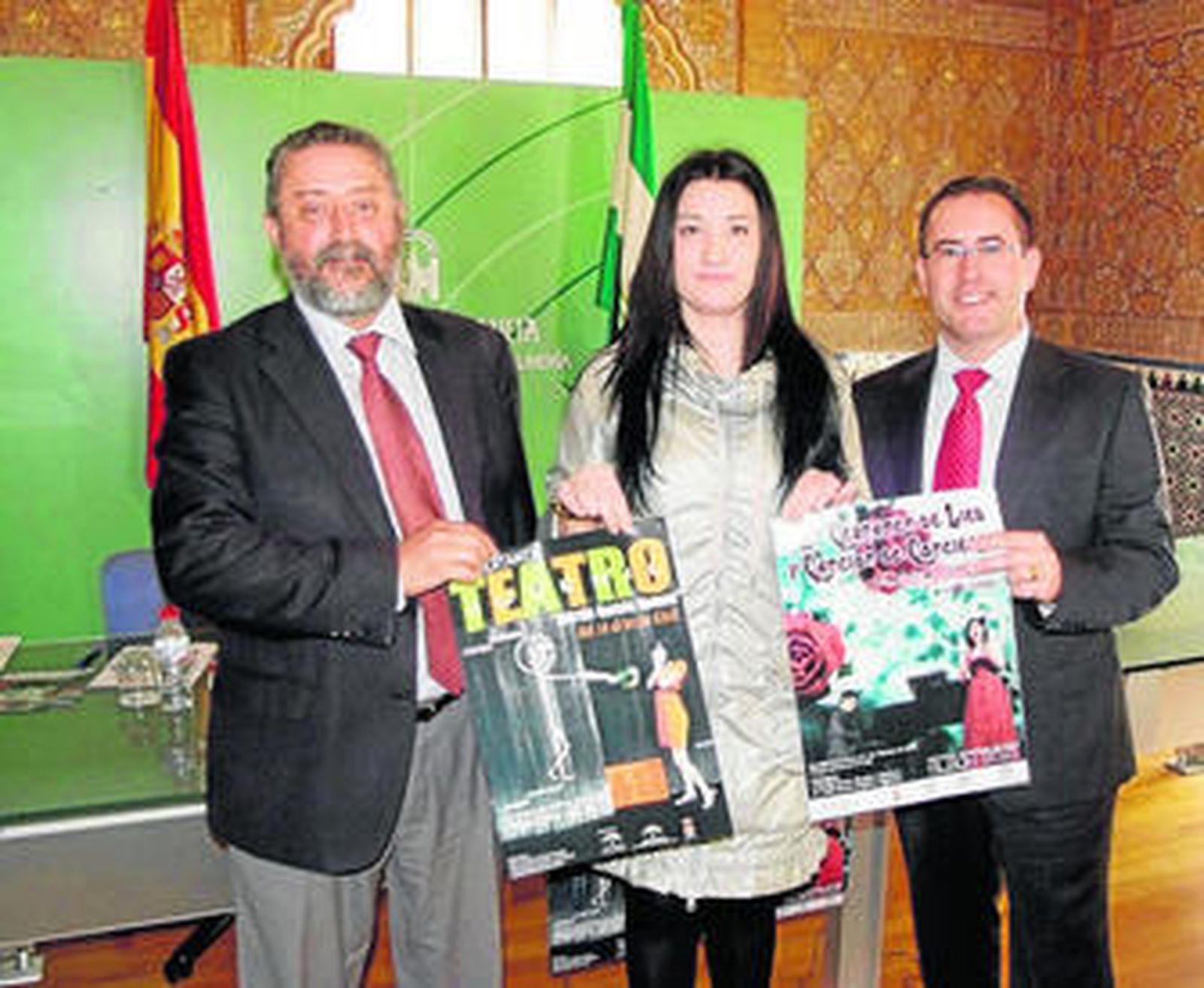 Anabel Mateos junto a José García, alcalde de Albox y Francisco Torrecillas, director del Instituto.