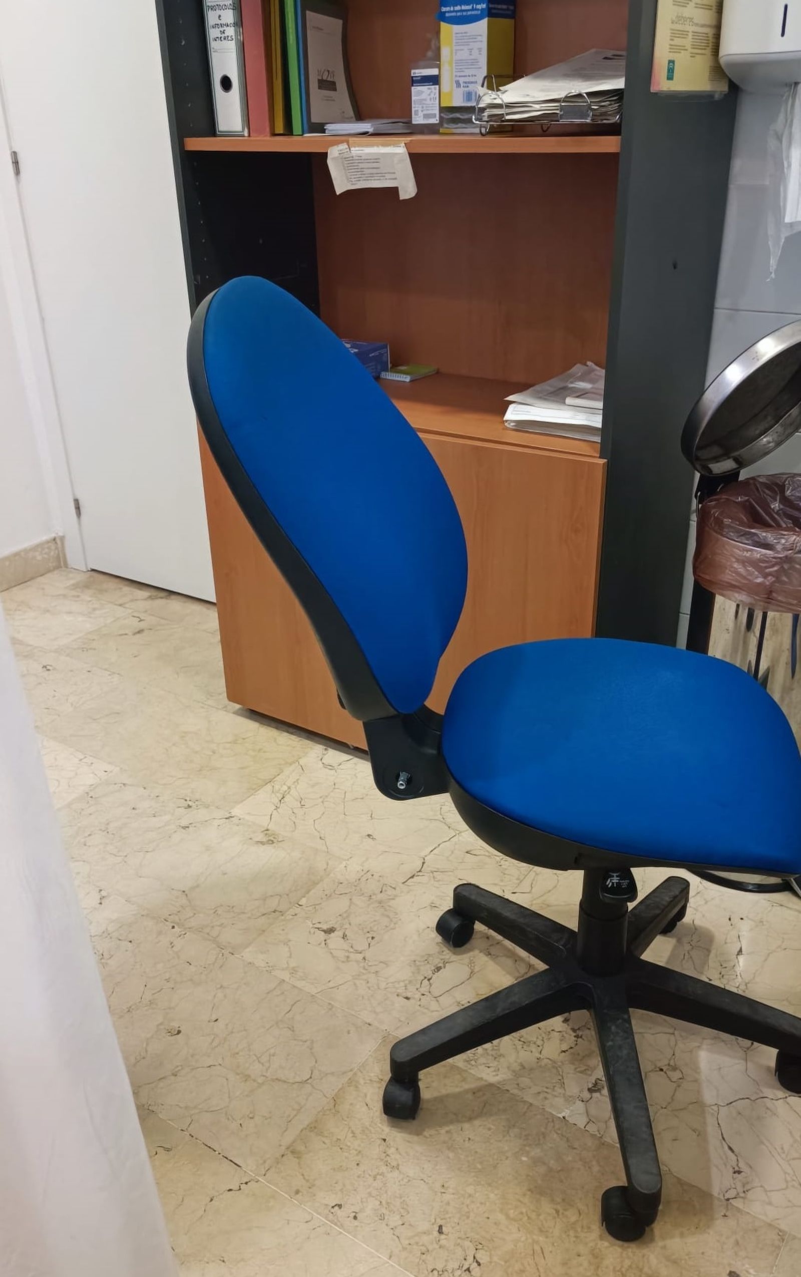 Las imágenes de los desperfectos y roturas denunciados en Urgencias de Huelva