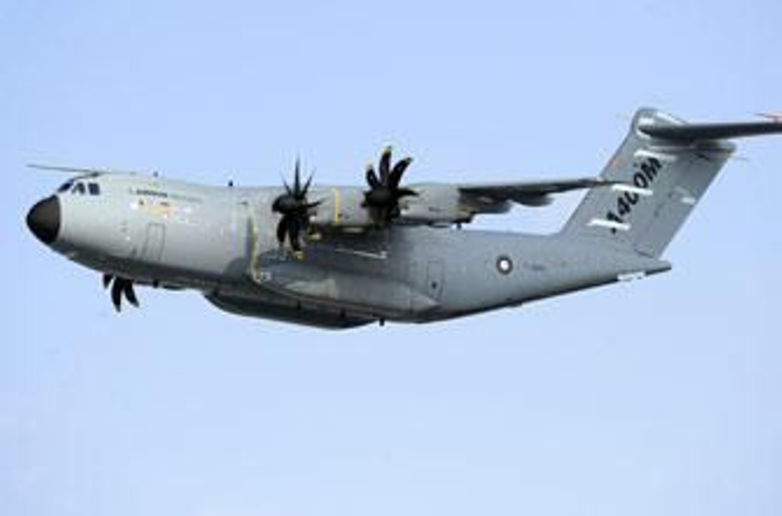 EADS y los países clientes del A400M incrementan en 2.000 millones el contrato inicial