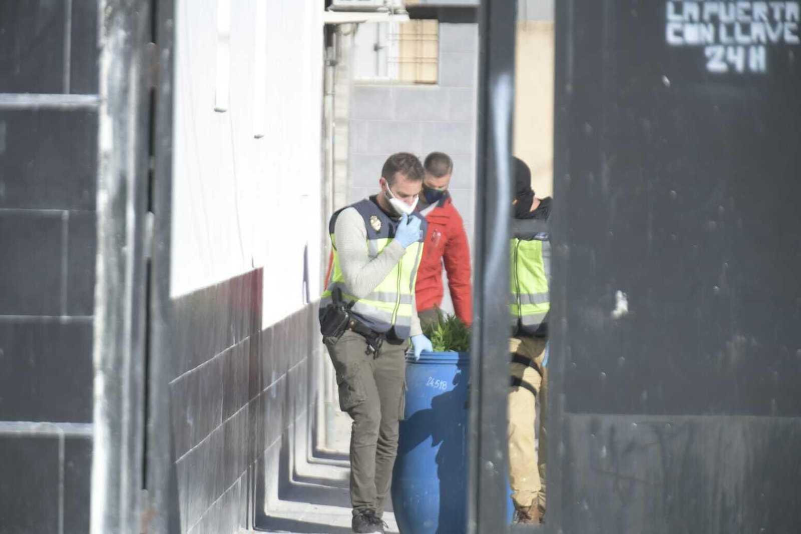 Las imágenes de la operación policial contra la marihuana en el Hotel Luz de la zona Norte de Granada