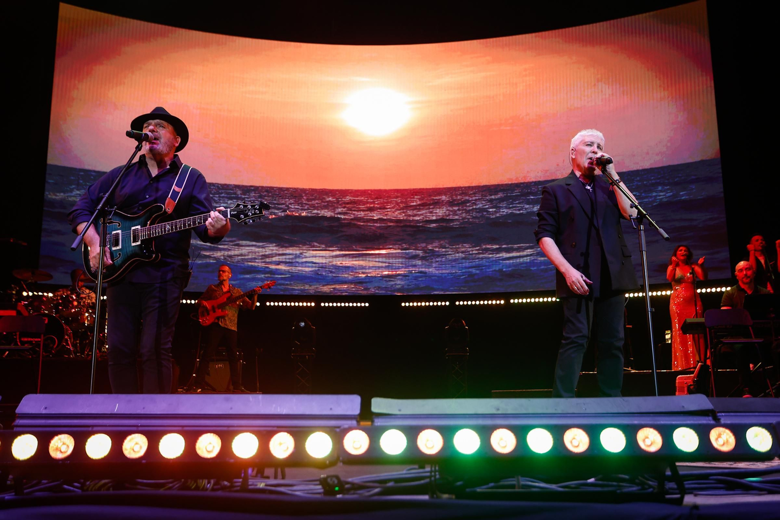 Todas las imágenes del concierto de Los Pecos en la Plaza de Toros de Granada.