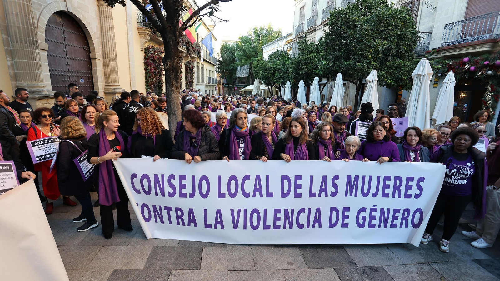 Imágenes de la manifestación del 25N 2024 en Jerez