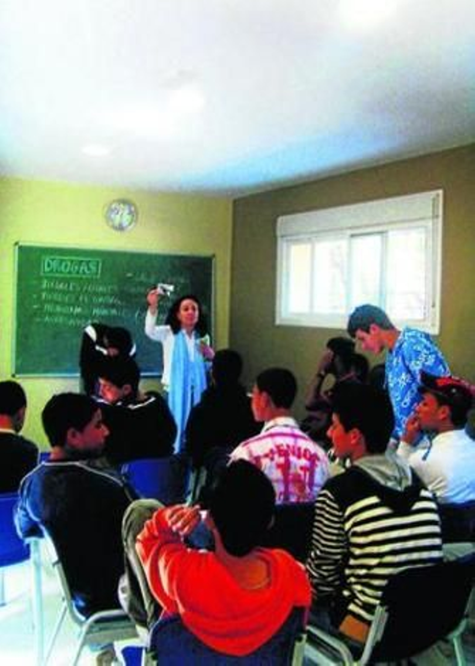 Menores de un centro asisten a un taller informativo.