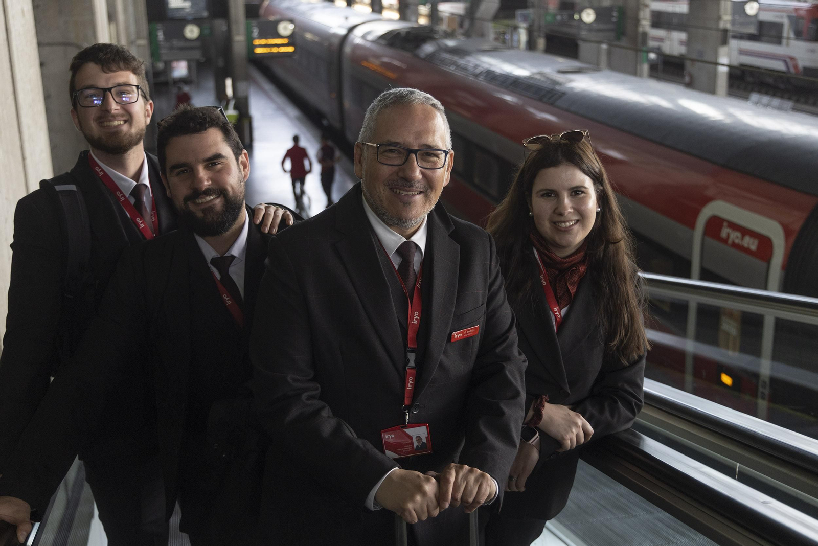 El maquinista jefe Gustavo Bertrán (centro), con los también maquinistas Diego, Carlos y Lara.