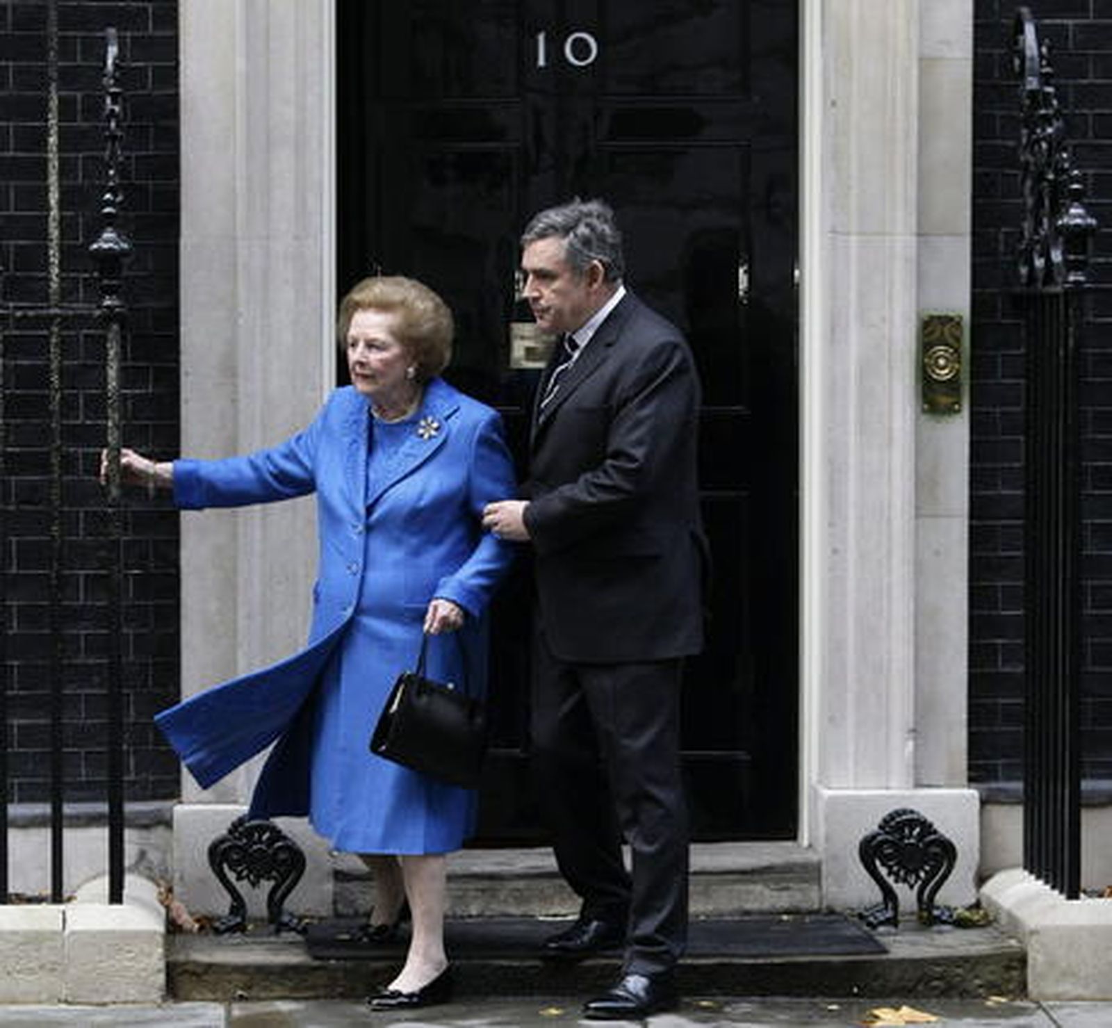Margaret Thatcher, con el ex primer ministro británico Gordon Brown.

Foto: EFE