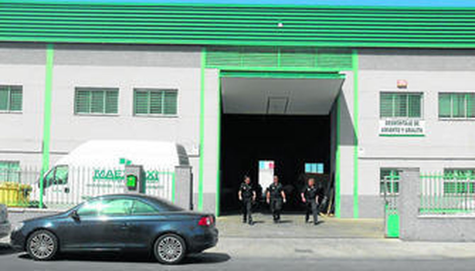 Exterior de la nave de la empresa Maex-XXI donde se produjo el lamentable accidente y que está ubicada en el polígono industrial del Río San Pedro.