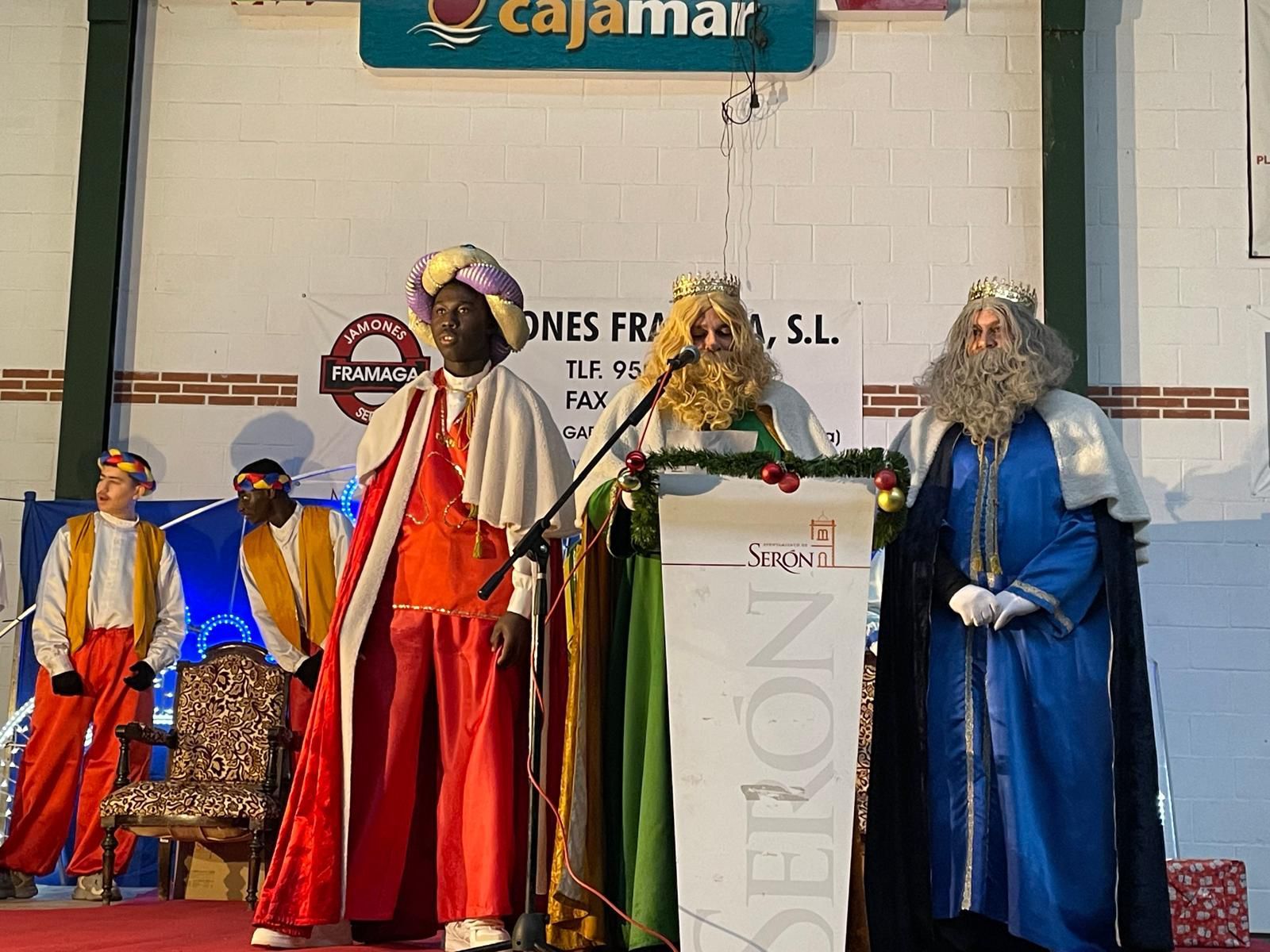Serón disfruta de la llegada de los Reyes Magos en el Pabellón Municipal y en la residencia de mayores
