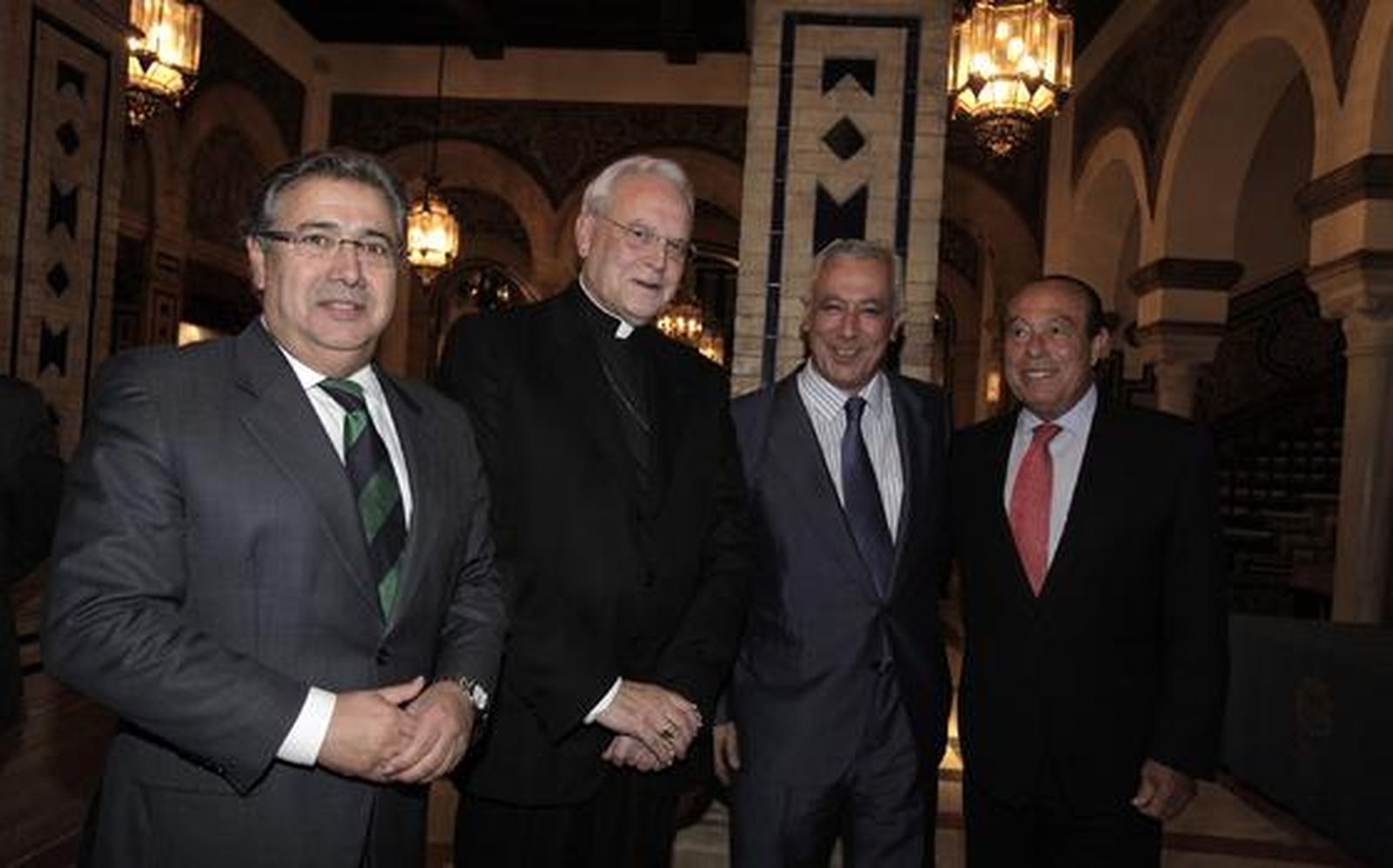 Juan Ignacio Zoido, Carlos Amigo Vallejo, Javier Arenas y Curro Romero. / Reportaje gráfico: Antonio Pizarro / Juan Carlos Muñoz / Juan Carlos Vázquez