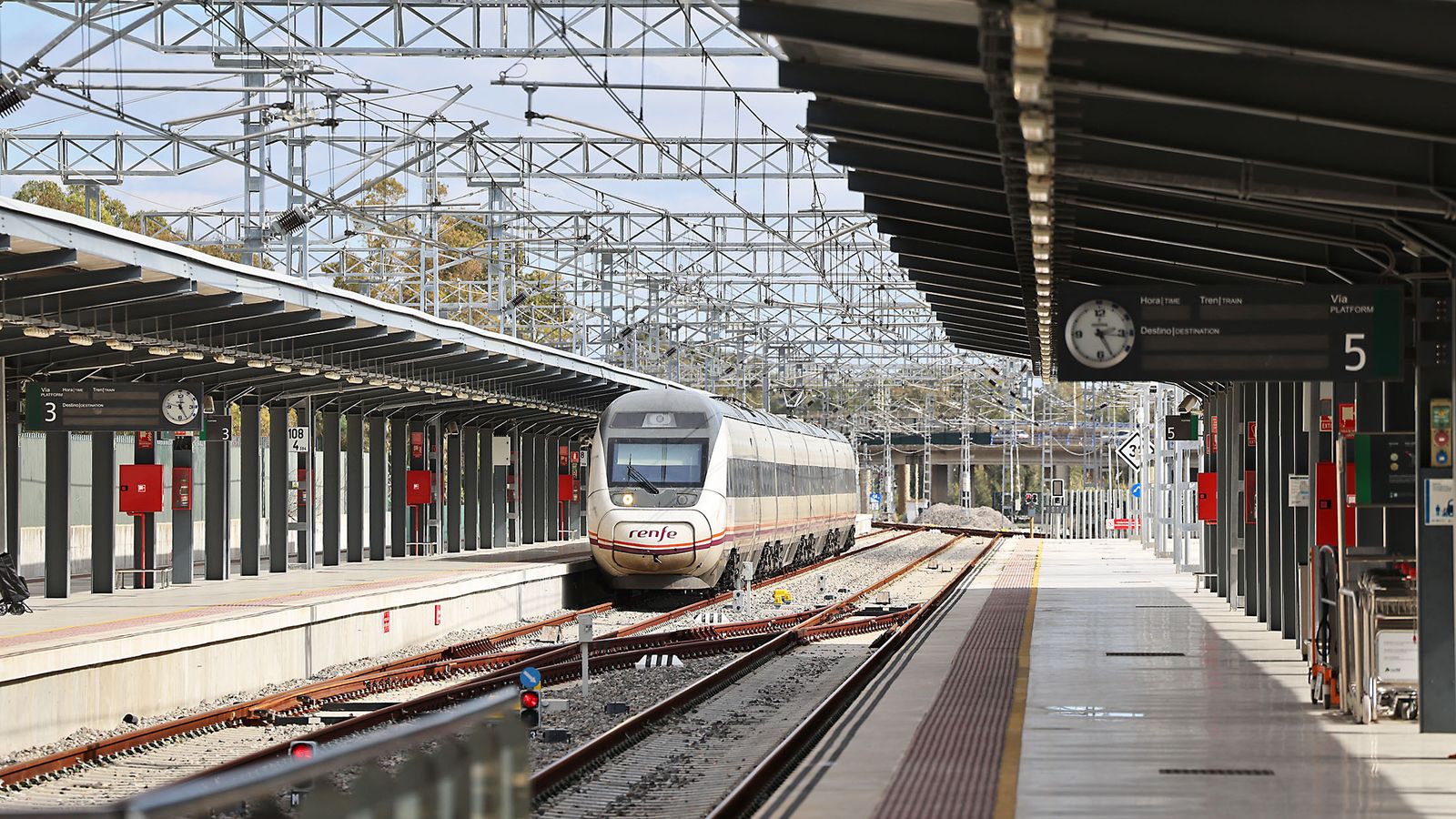 Llegada del primer tren a Huelva tras el accidente de Adamuz