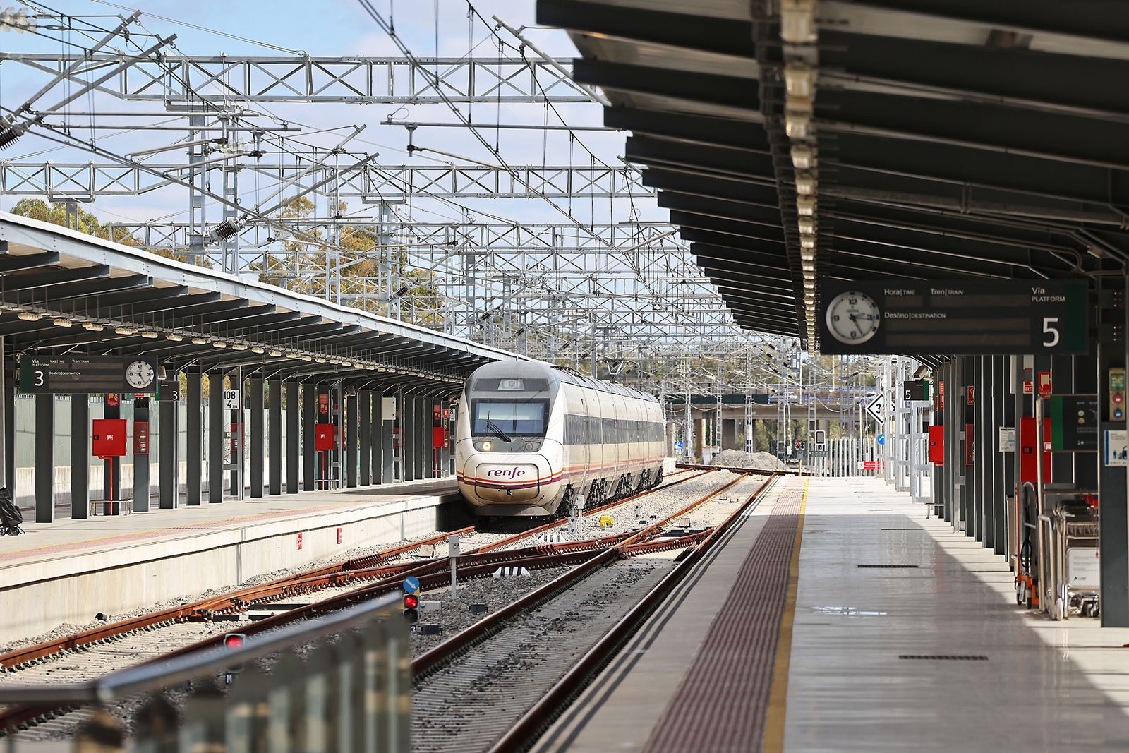 Llegada del primer tren a Huelva tras el accidente de Adamuz