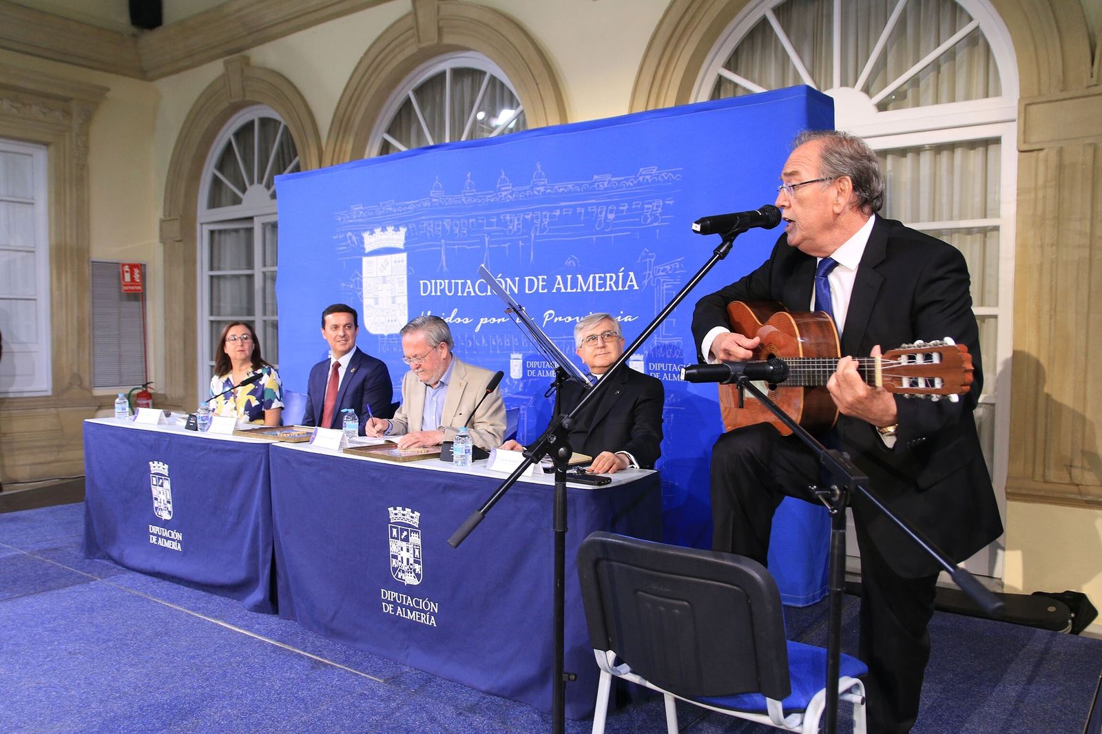 Juan Muñoz interpretó el Himno que él compuso a la Virgen de los Dolores.
