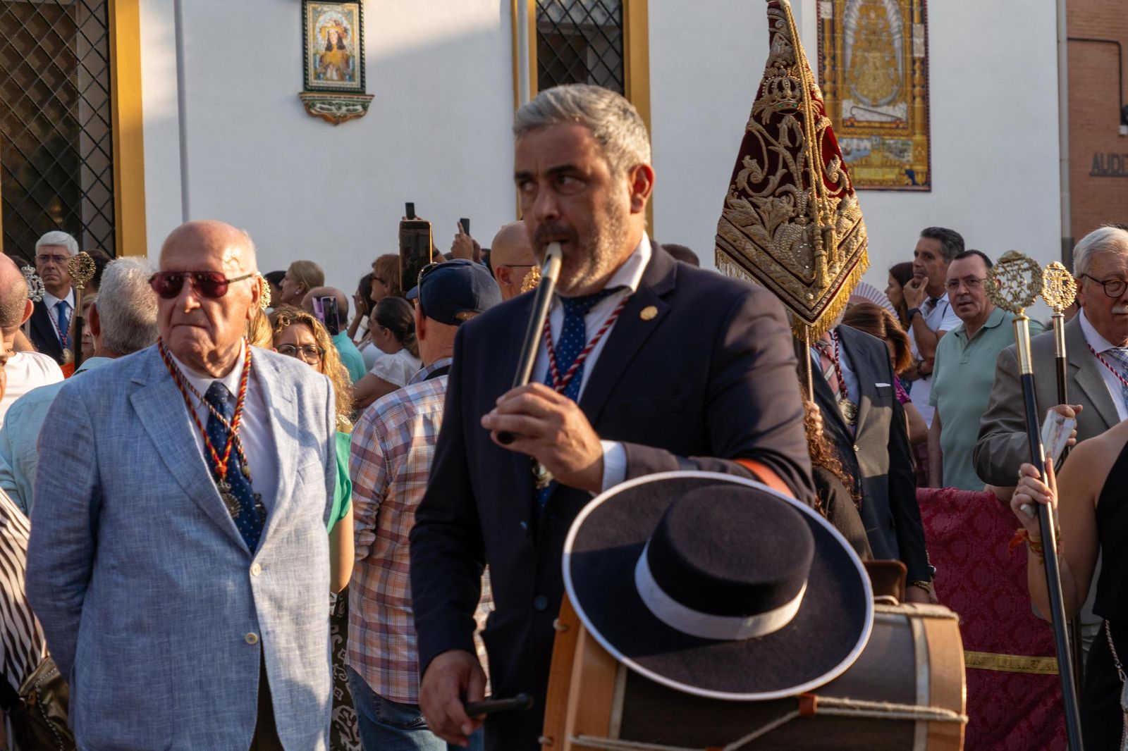 Imágenes del Rosario Jubilar rociero celebrado por las 25 hermandades filiales de la Matriz de Almonte en La Merced