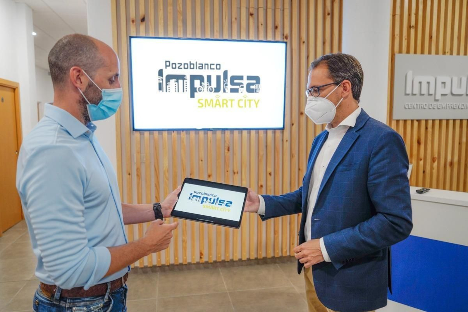 Eduardo Lucena y Santiago Cabello, en la presentación del proyecto Smart City.