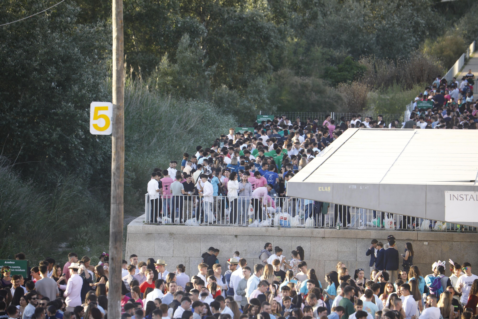 Las mejores fotos del botellón de la Feria de Córdoba