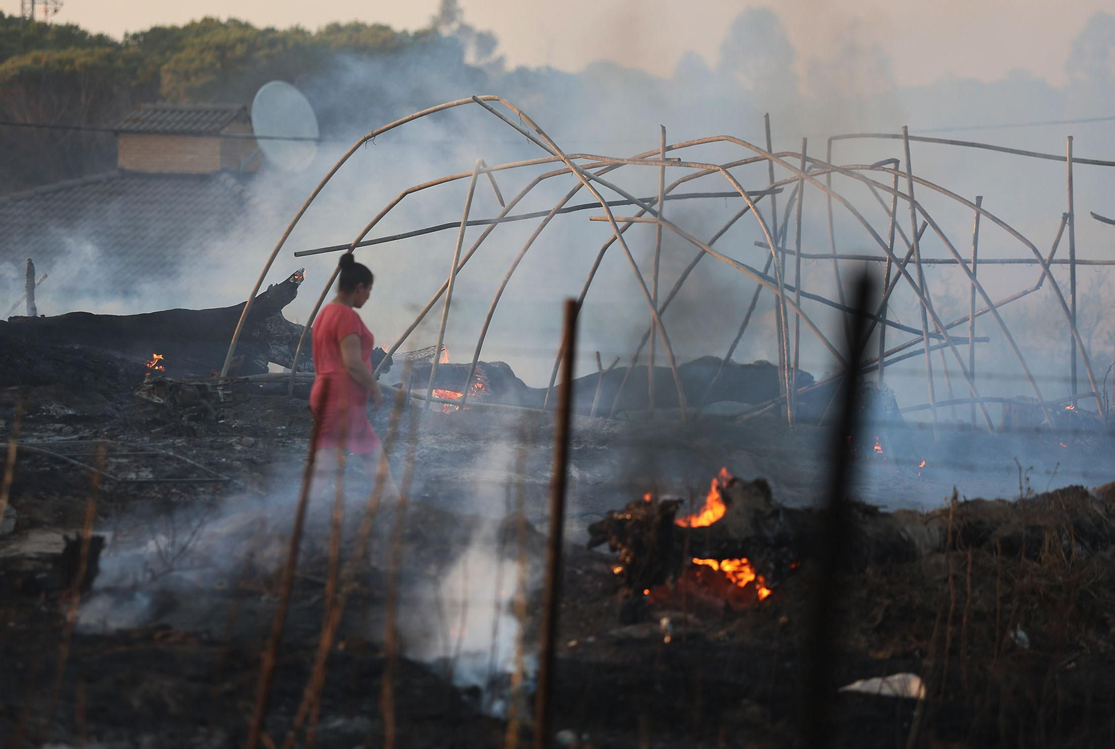 Las imágenes del incendio en un asentamiento en Lucena del Puerto
