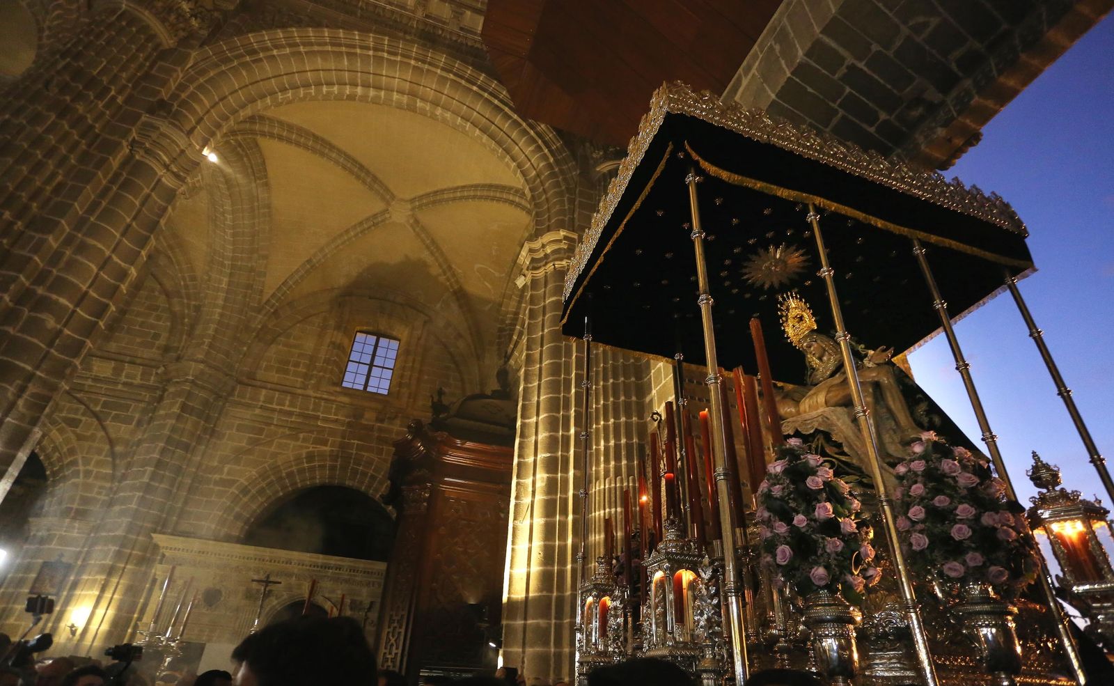 Imágenes del Via Crucis de las Hermandades