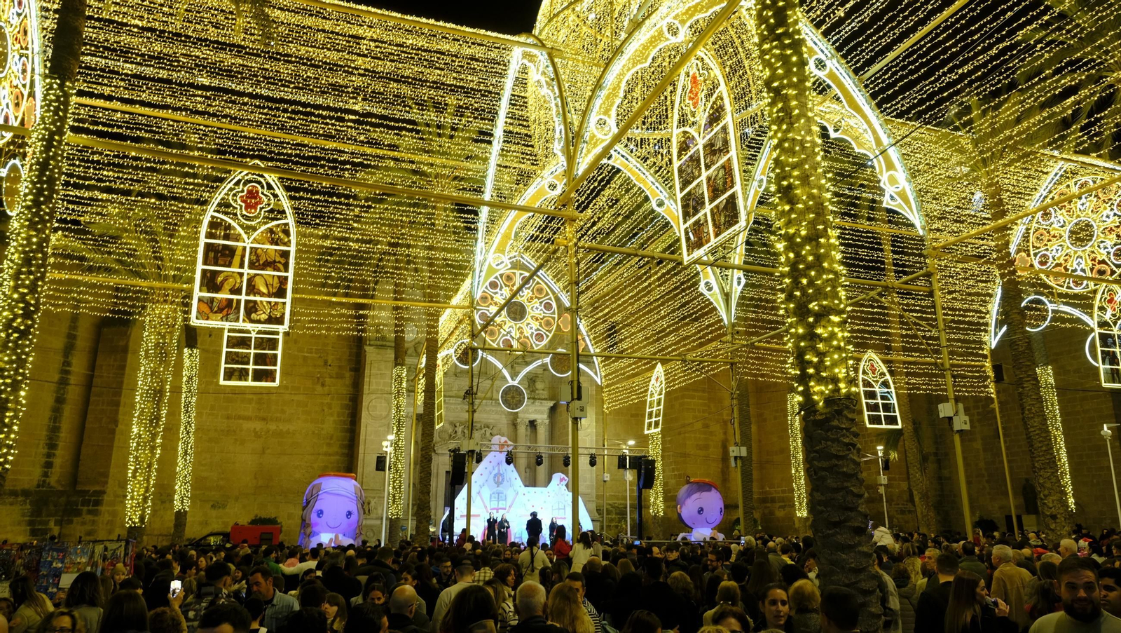 Las mejores imágenes del encendido navideño en Almería