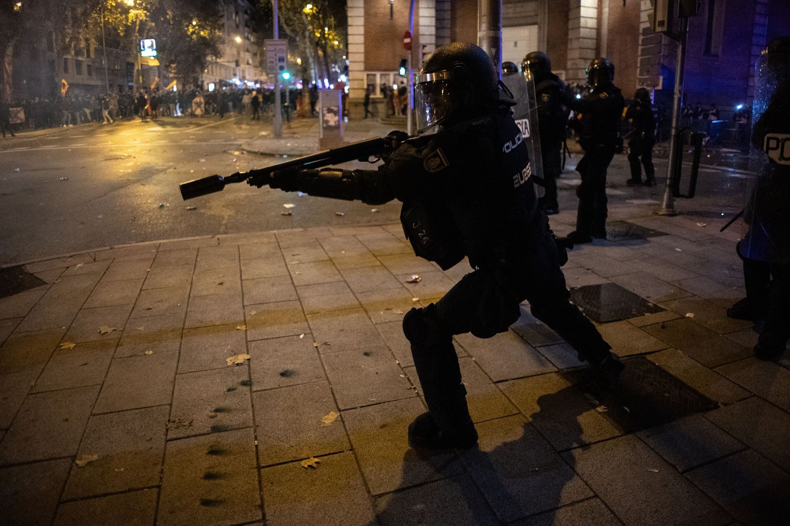 Protestas ante la sede de Ferraz en Madrid.