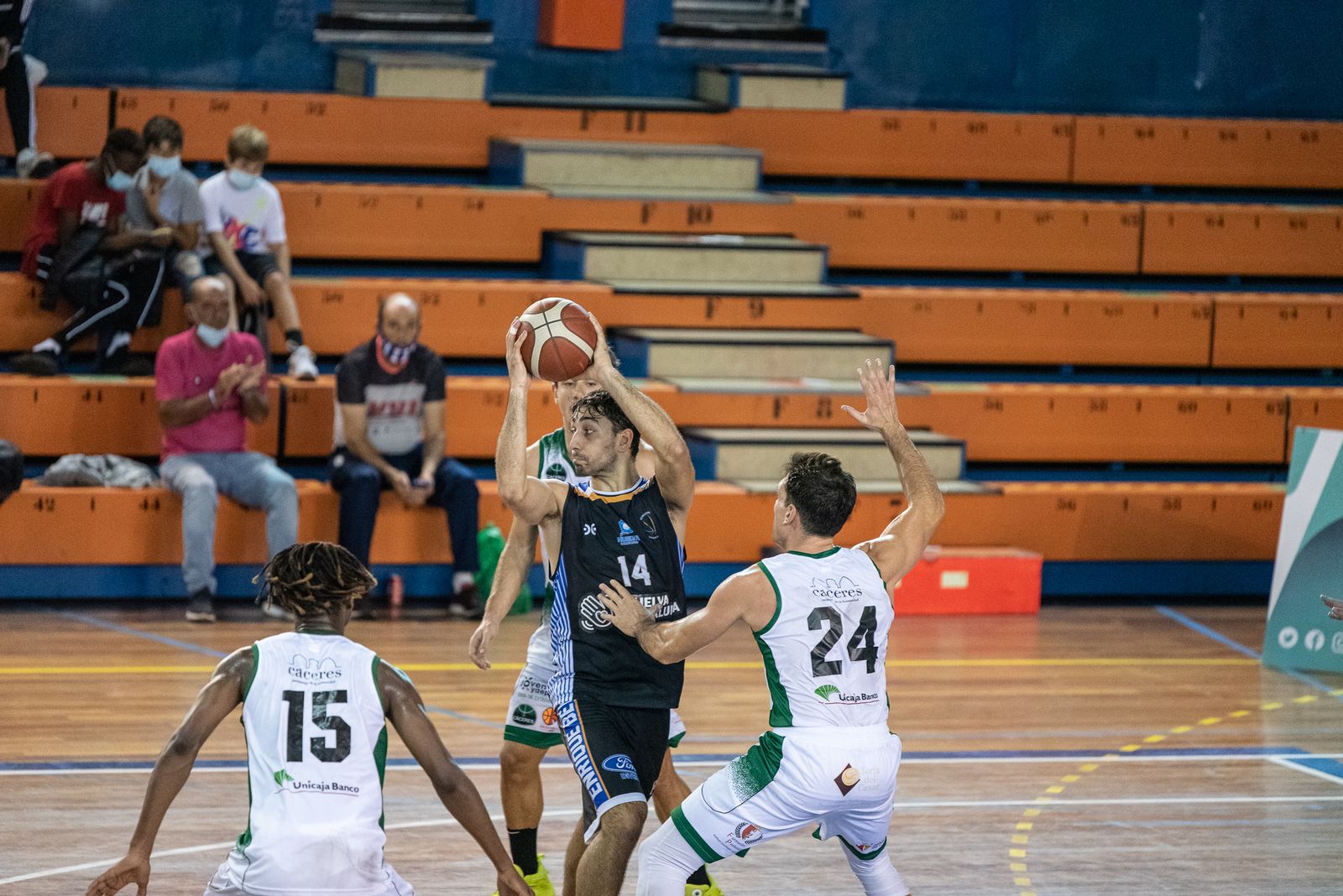 Baloncesto: Imágenes del Huelva Comercio - Extremadura