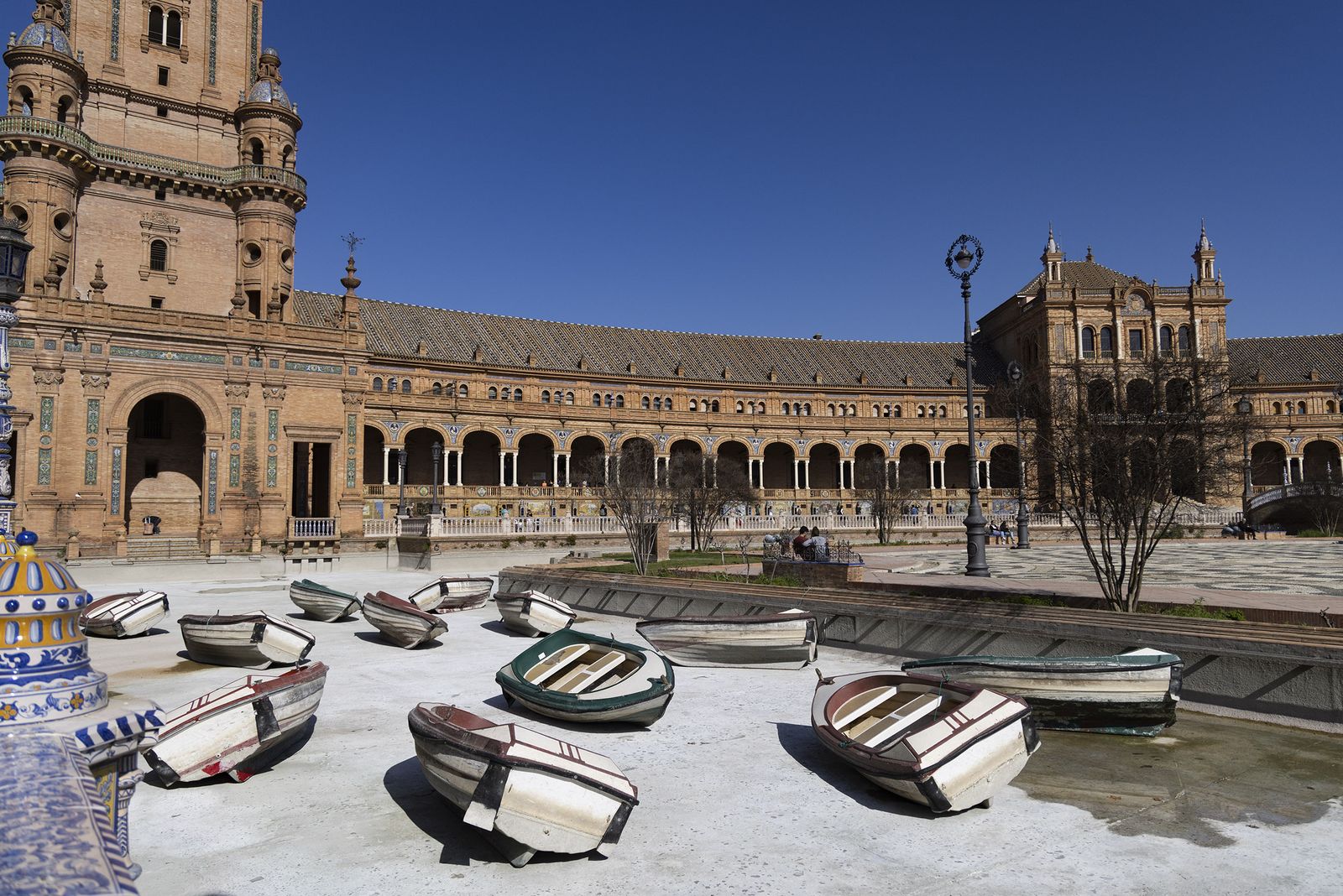 El insólito estado de la Plaza de España de Sevilla, en imágenes