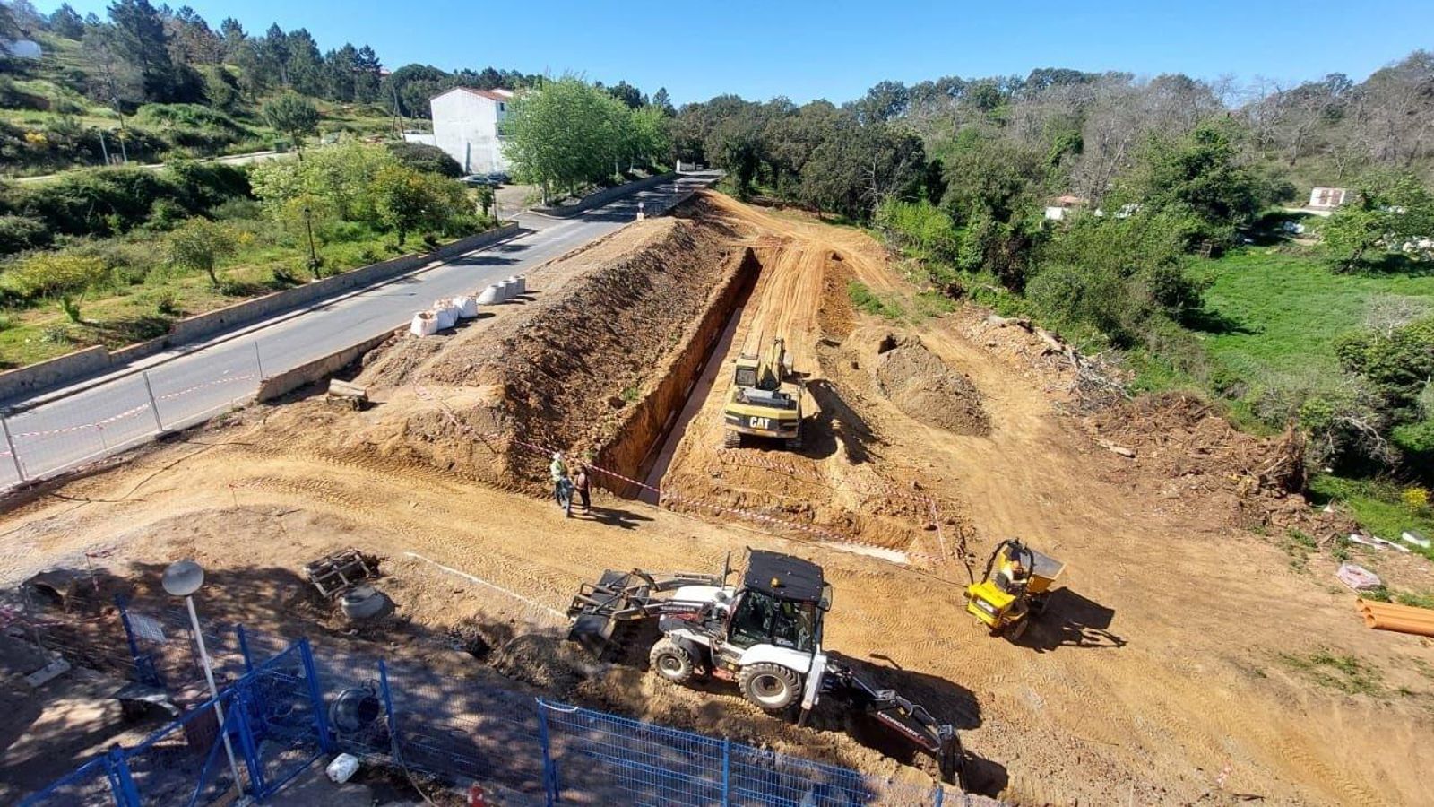 Obras de urbanización de la parcela.