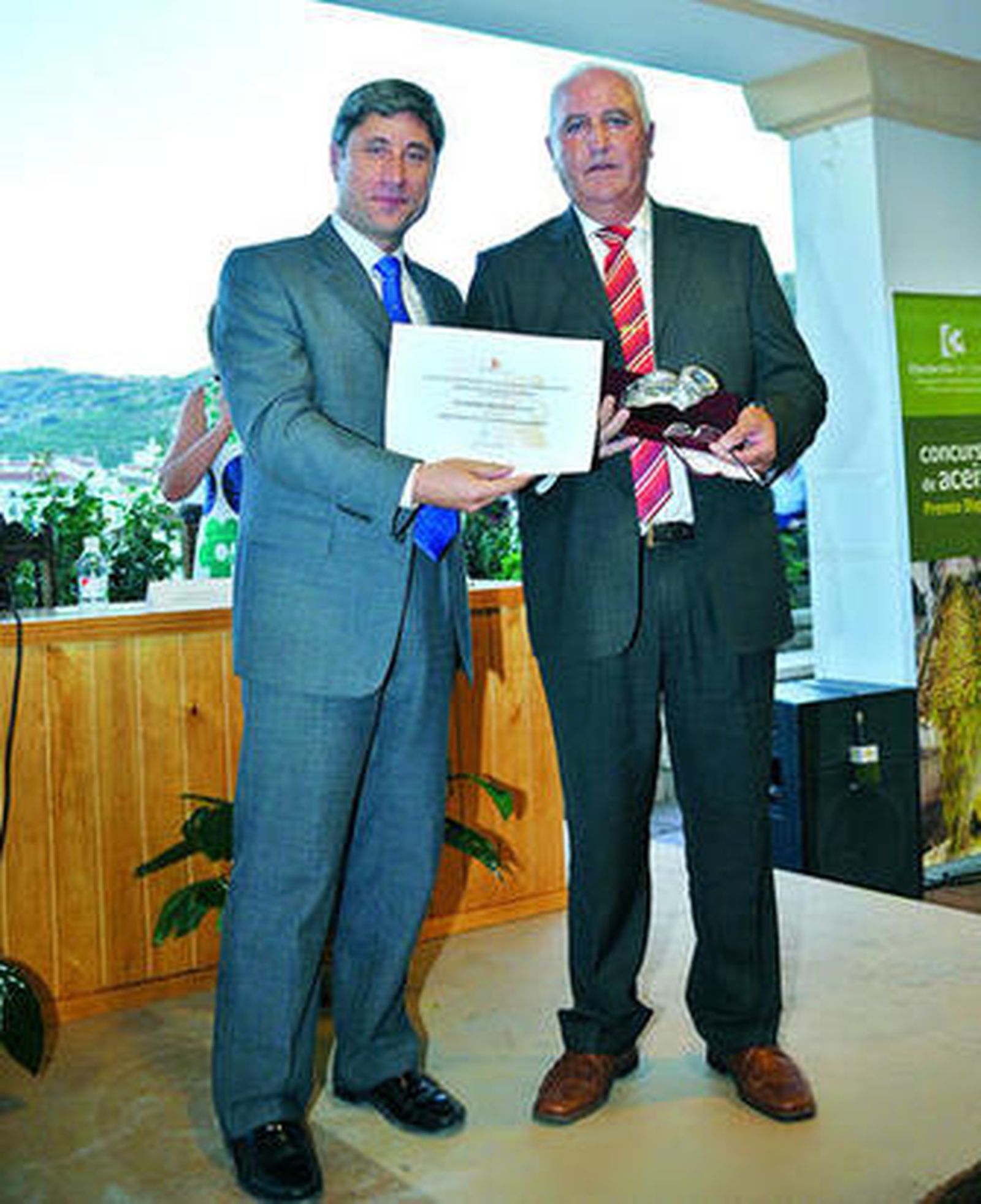 Un momento de la entrega de premios, anoche, en Luque.