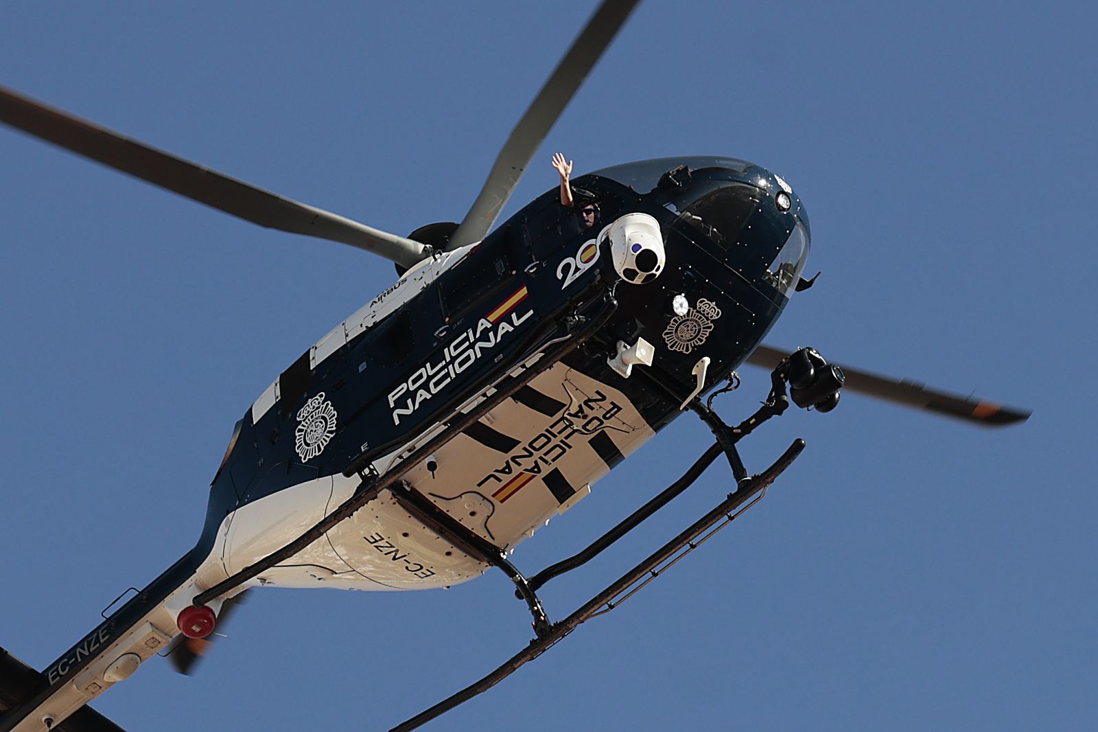 Las imágenes de la espectacular exhibición de la Policía Nacional en la Maestranza