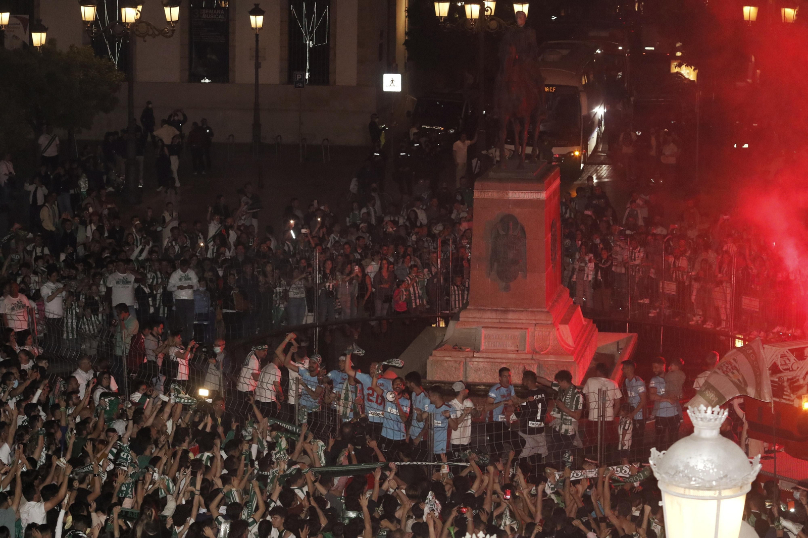 La celebración del ascenso del Córdoba CF en Las Tendillas, en imágenes