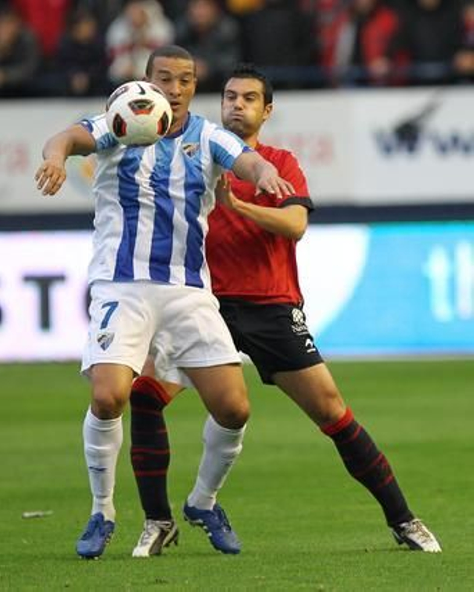 El Málaga pierde 2-0 en su visita al Reyno de Navarra. / Punto Press