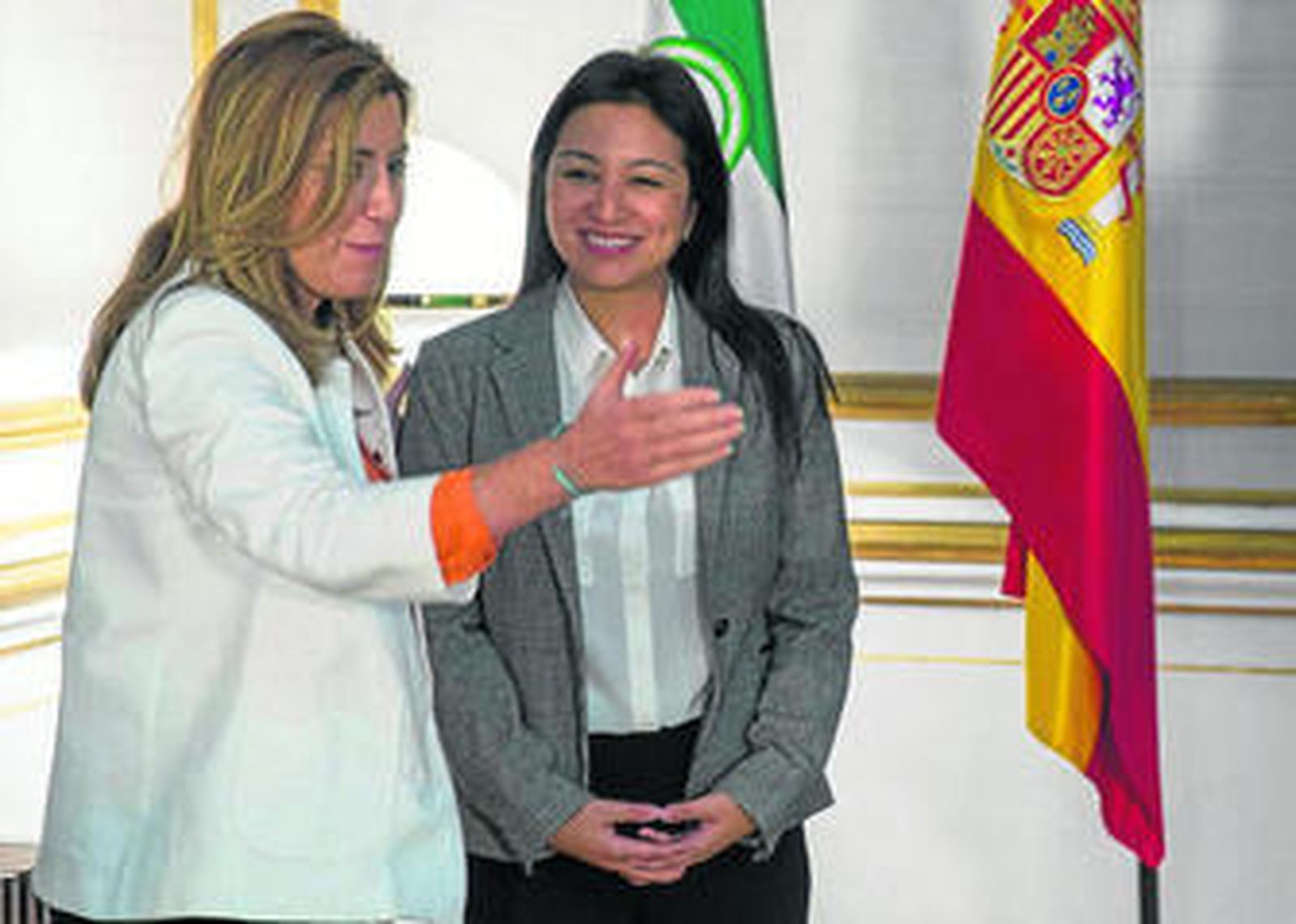 La presidenta de la Junta, Susana Díaz, junto a la directora general para el área mediterránea de Burger King, Bianca Shen Leme, ayer durante su reunión en el Palacio de San Telmo en Sevilla.