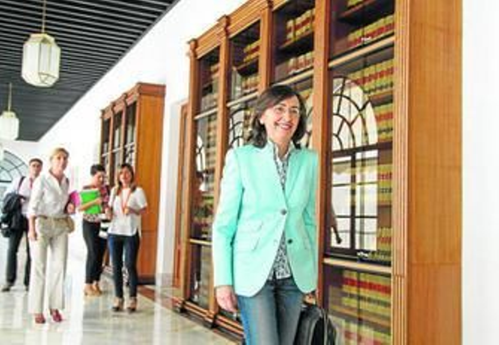 La cordobesa Rosa Aguilar en el Parlamento de Andalucía, antes de presentar en la Comisión de Cultura las líneas maestras de su Consejería.